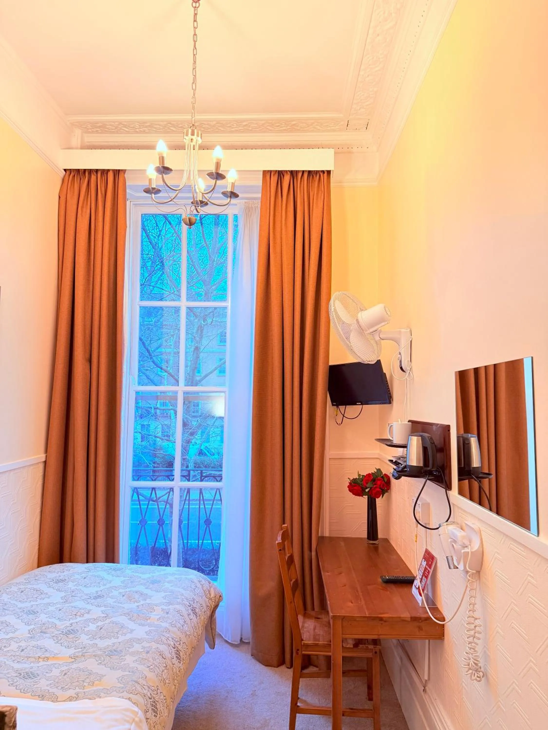 Bedroom, Bed in Europa House Hotel, London Paddington