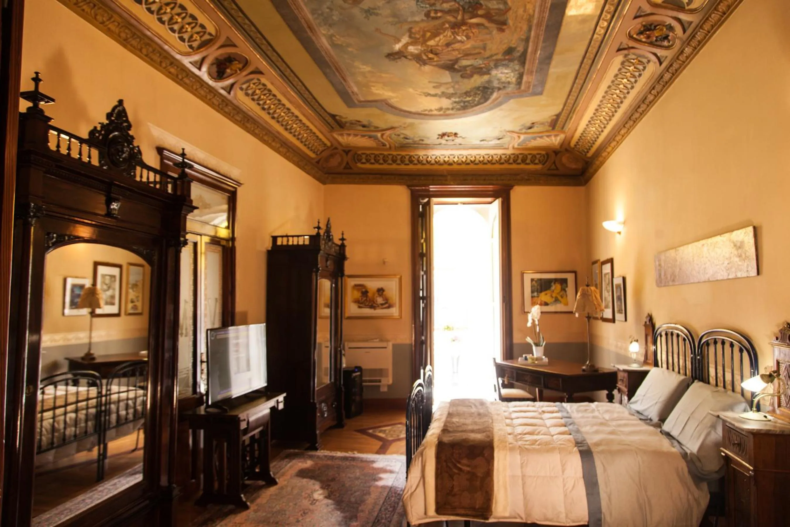 Photo of the whole room in Palazzo Melluso LUXURY SUITE