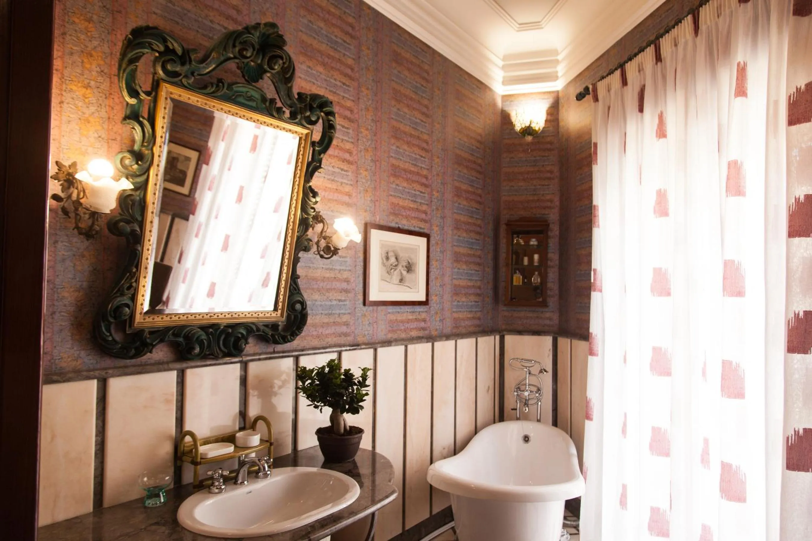 Bathroom in Palazzo Melluso LUXURY SUITE