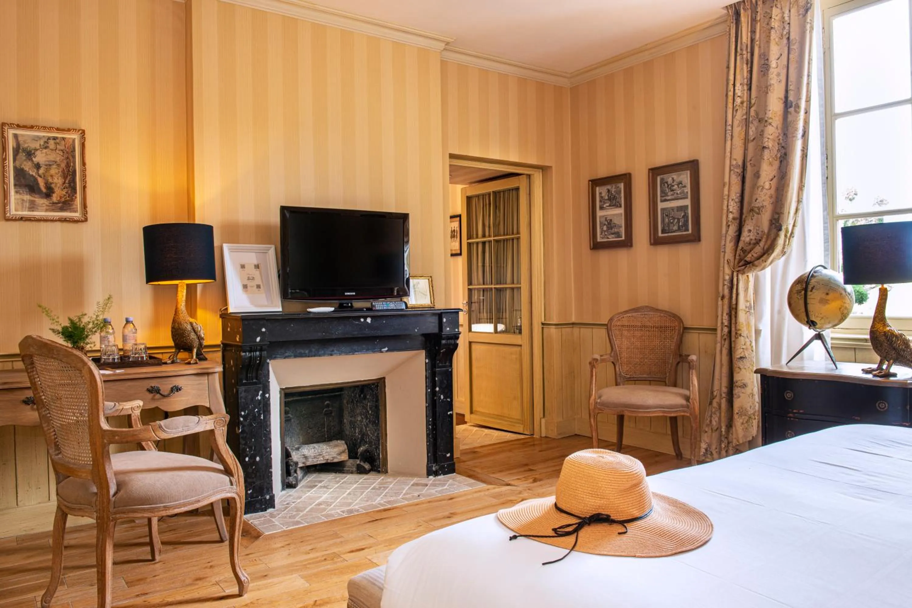 Bedroom, Bed in Château de Courban and Spa Nuxe