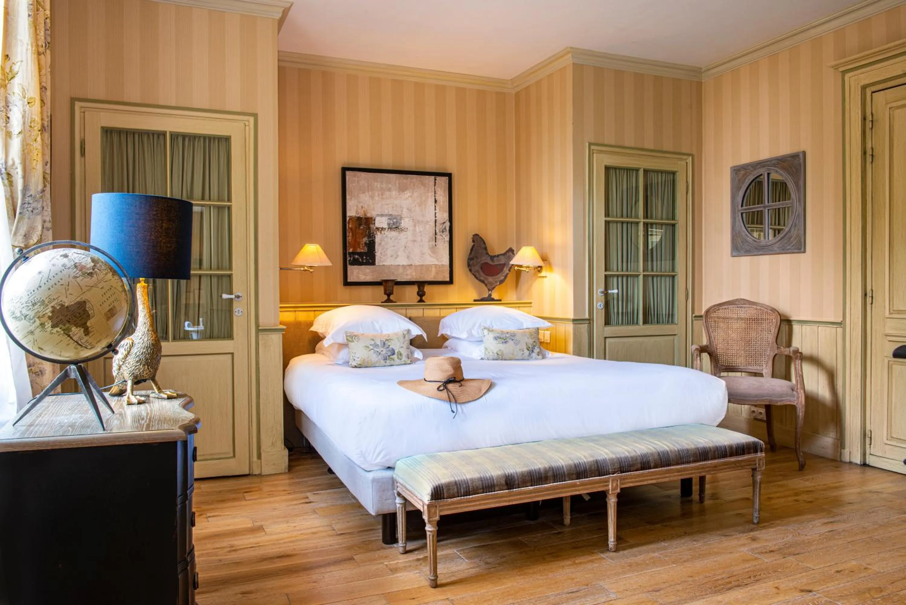 Photo of the whole room, Bed in Château de Courban and Spa Nuxe