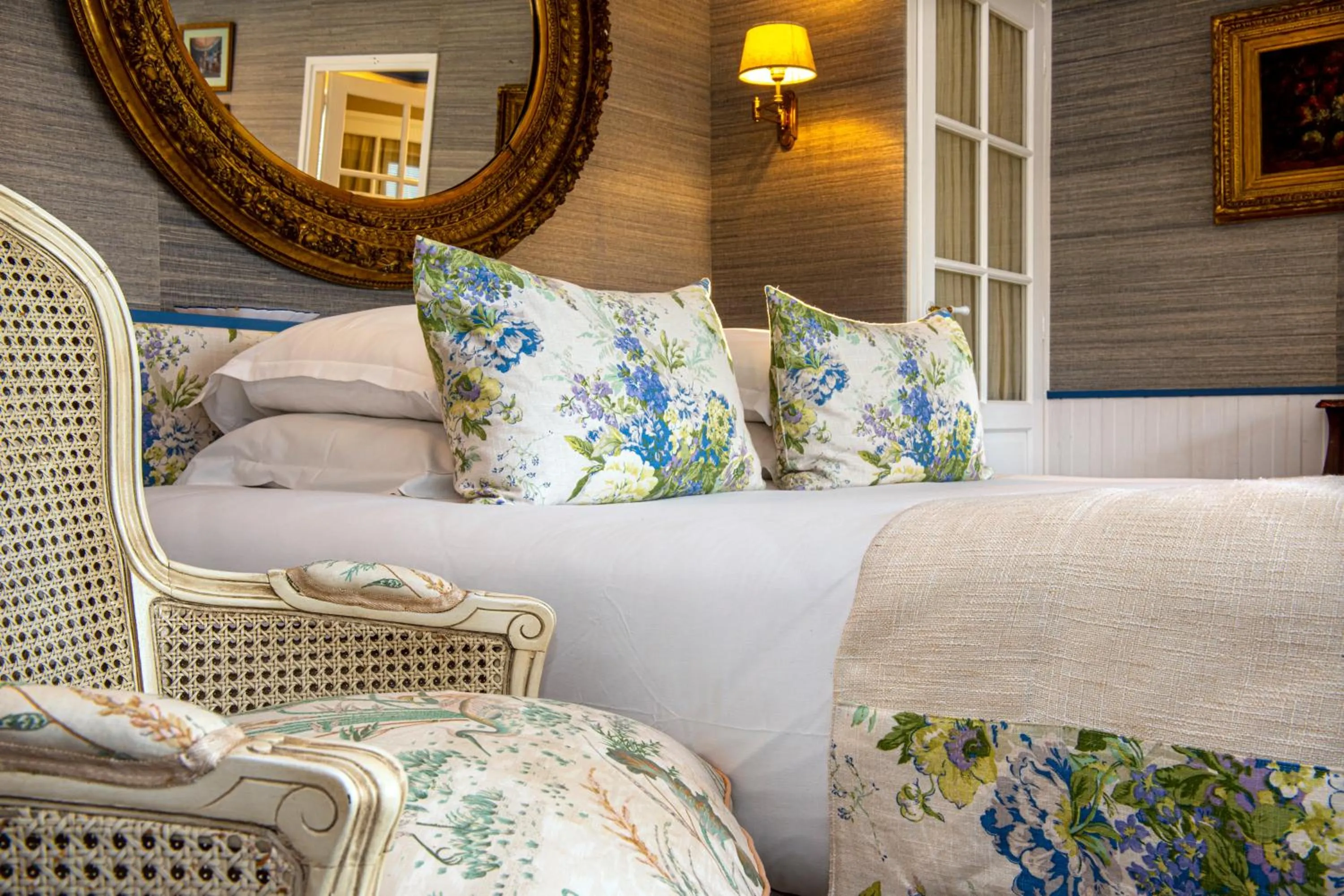 Bed in Château de Courban and Spa Nuxe