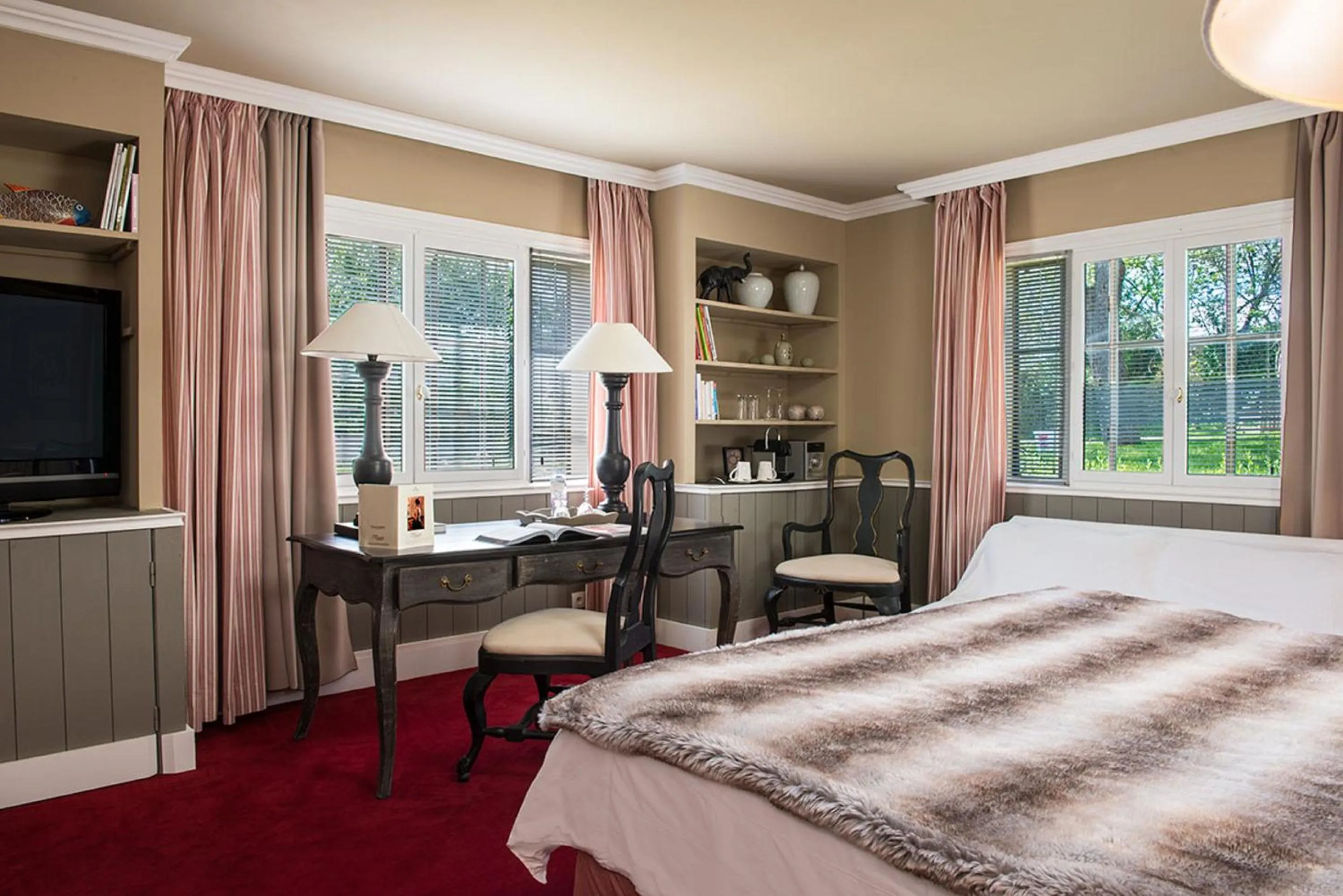 Photo of the whole room, Bed in Château de Courban and Spa Nuxe