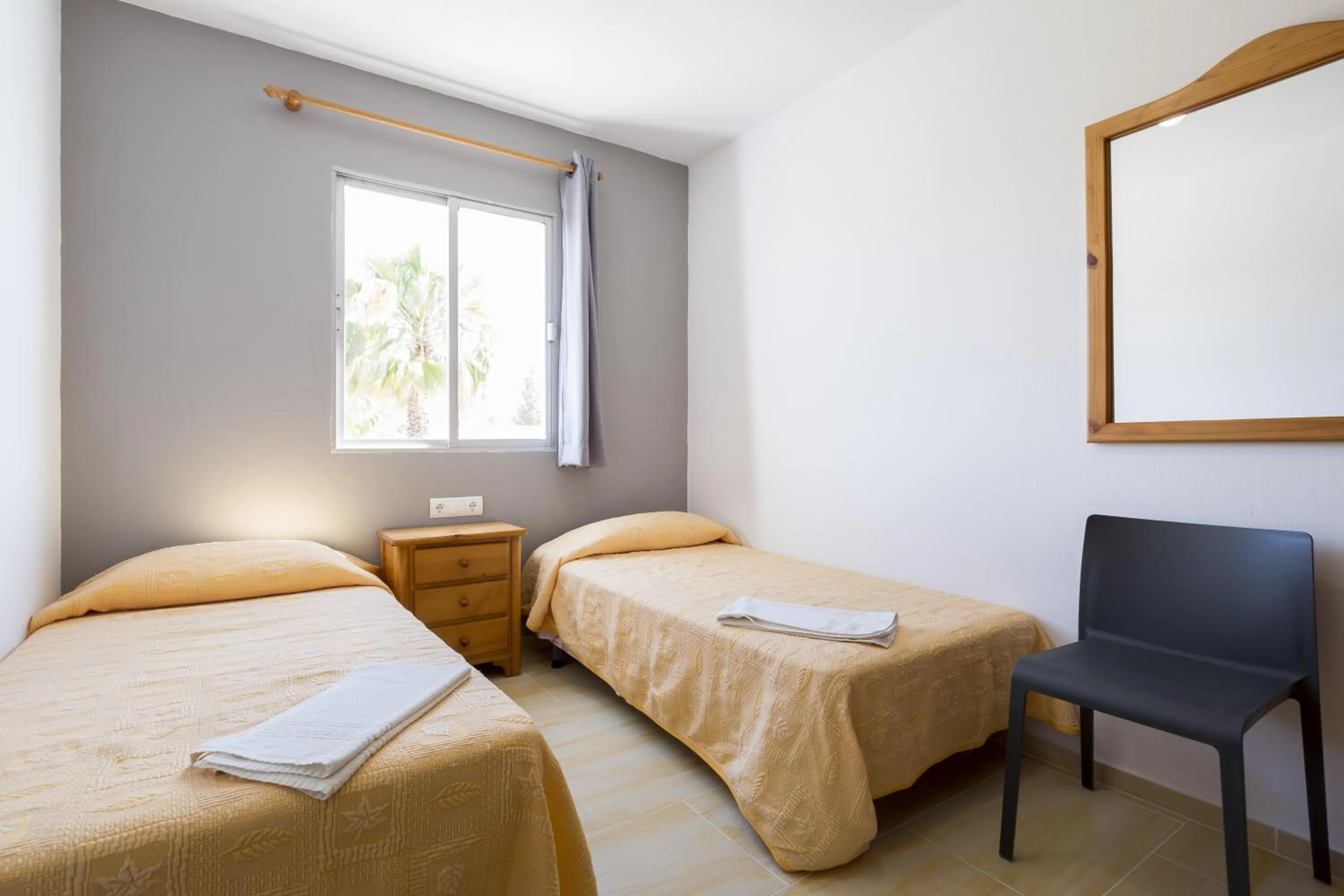 Photo of the whole room, Bed in Apartamentos Zodiac