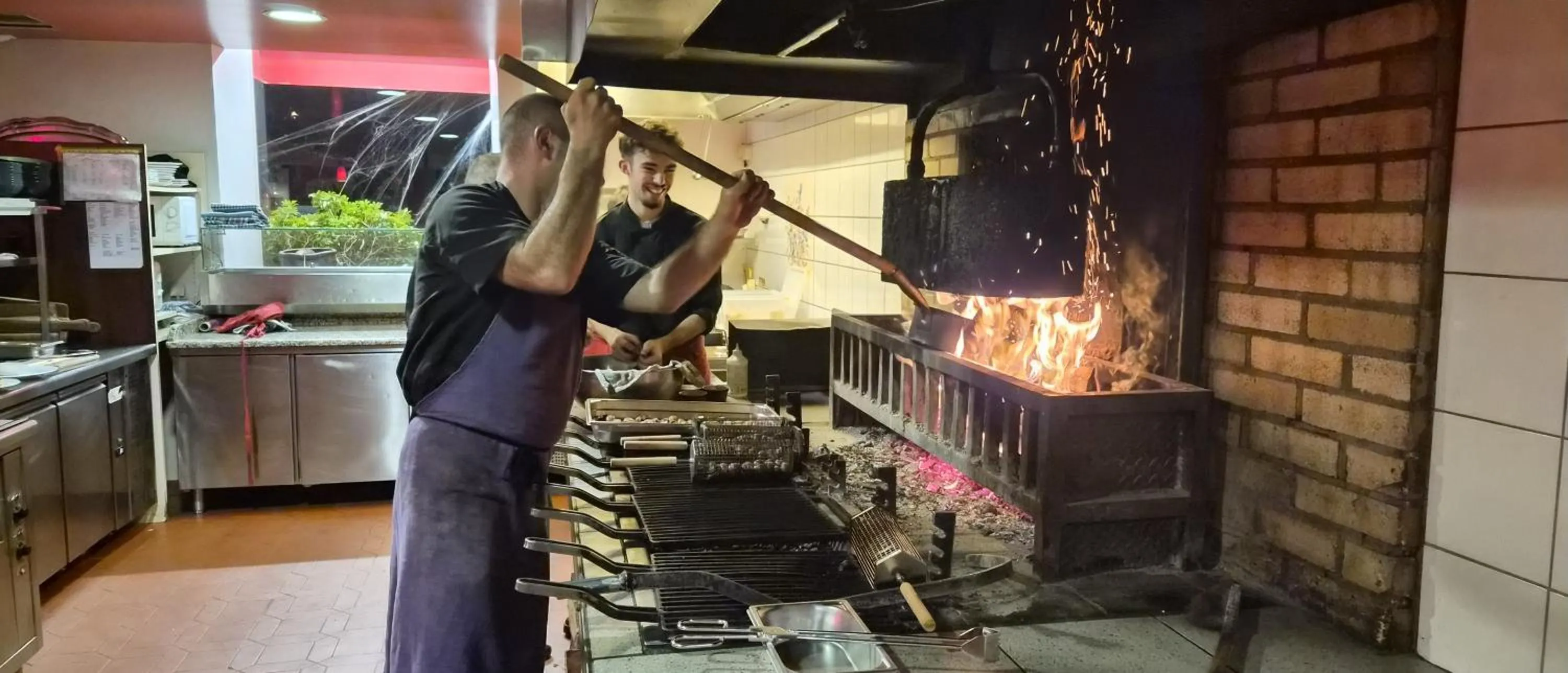 Restaurant/places to eat in Logis Hôtel De France- Restaurant GRILL