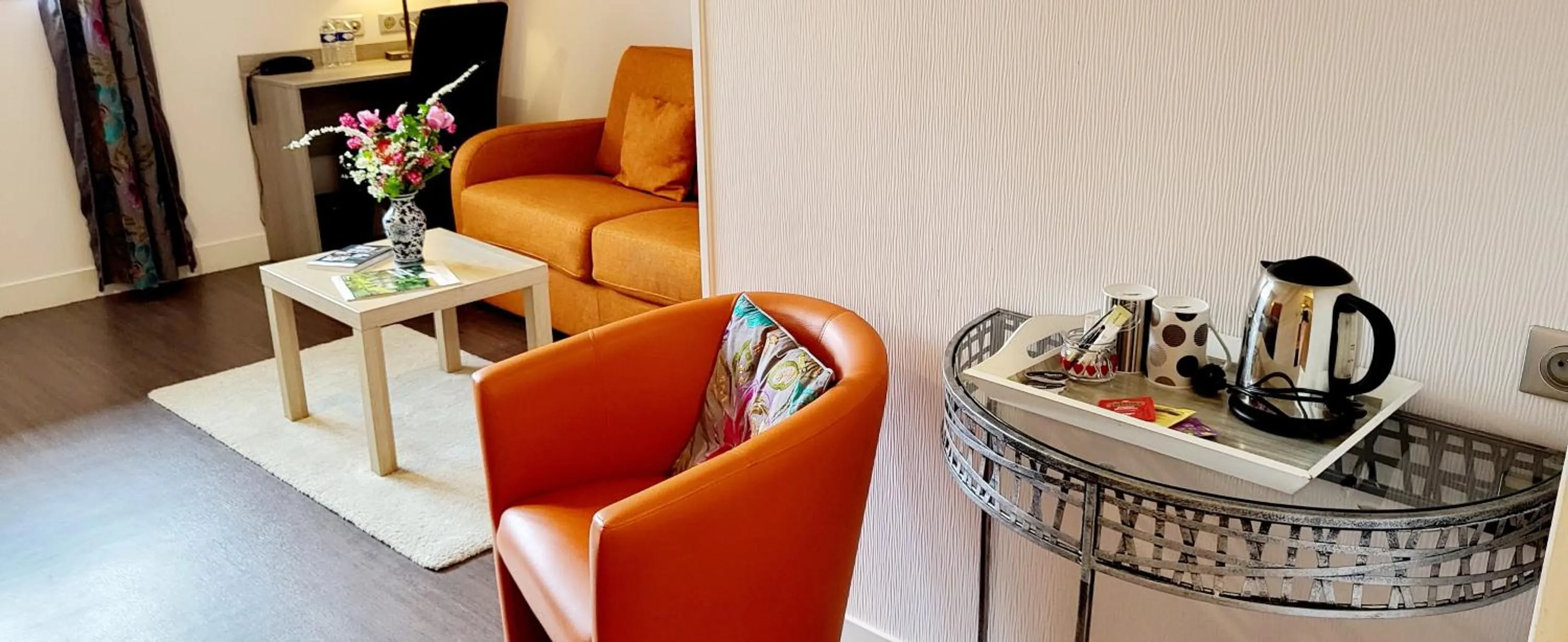 Photo of the whole room in Logis Hôtel De France- Restaurant GRILL