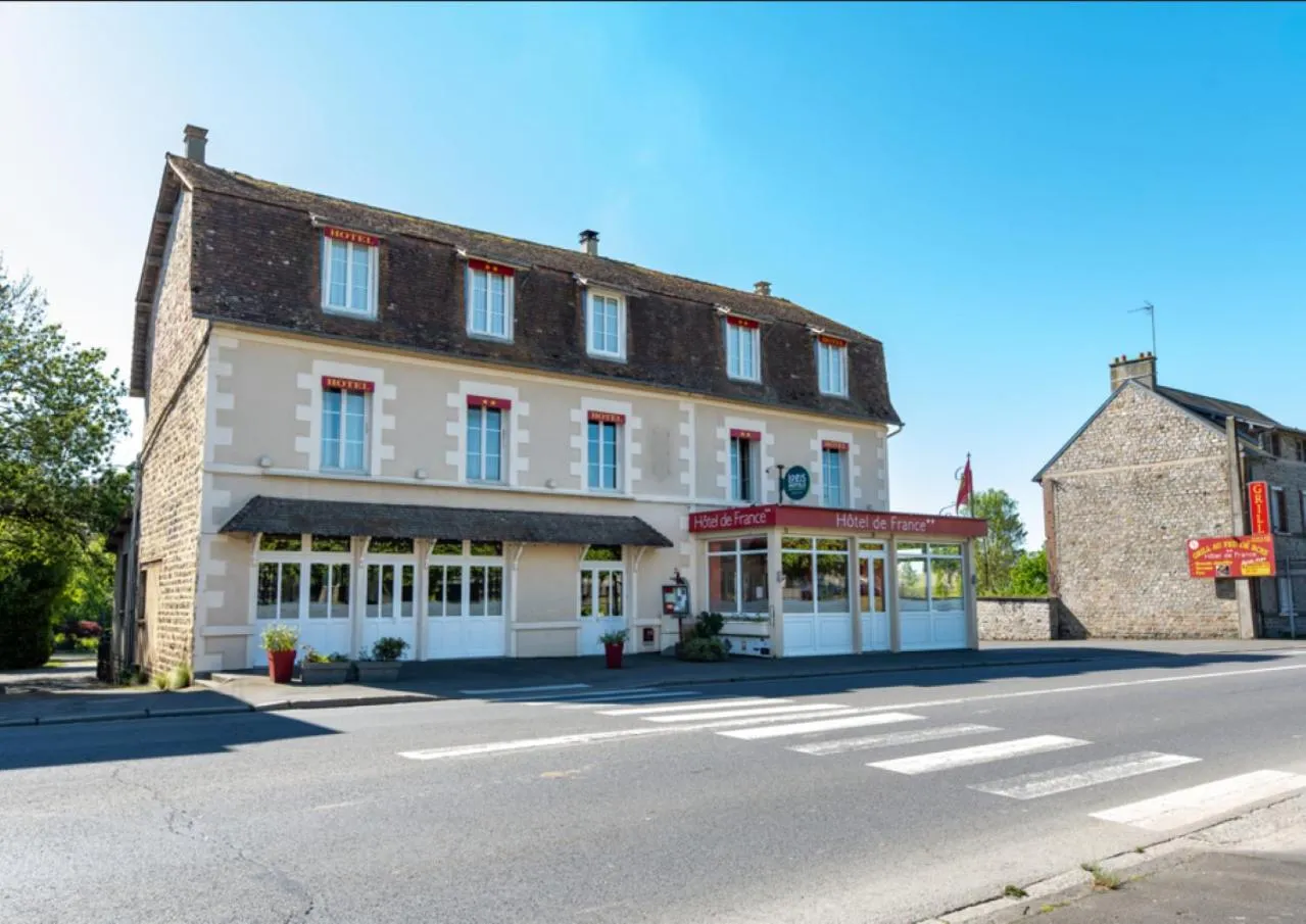 Property building in Logis Hôtel De France- Restaurant GRILL