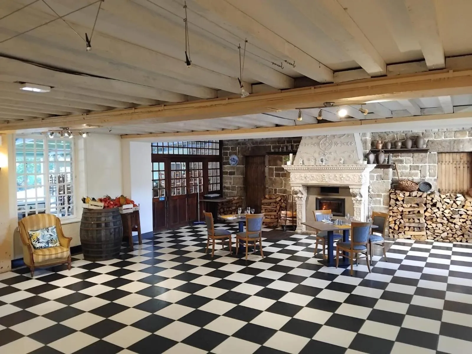 fireplace in Logis Hôtel De France- Restaurant GRILL