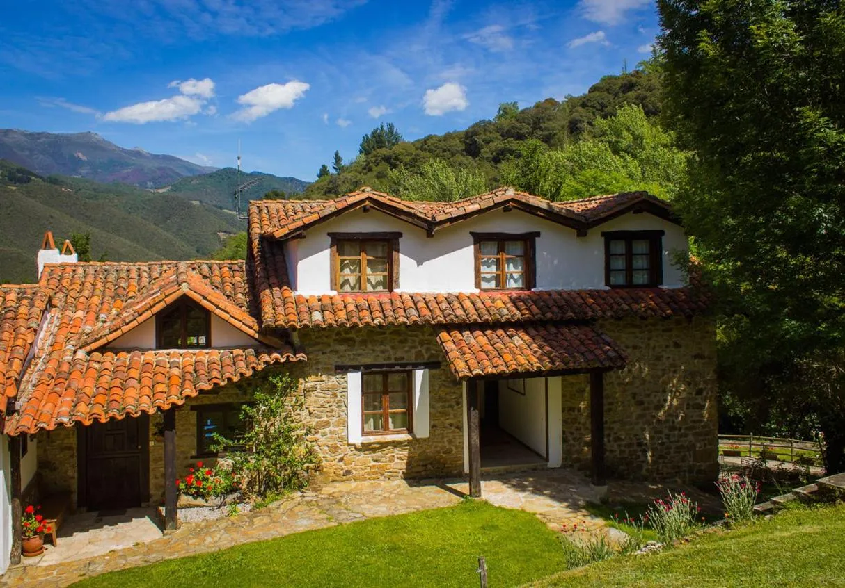 Property building in Viviendas Rurales El Covaju