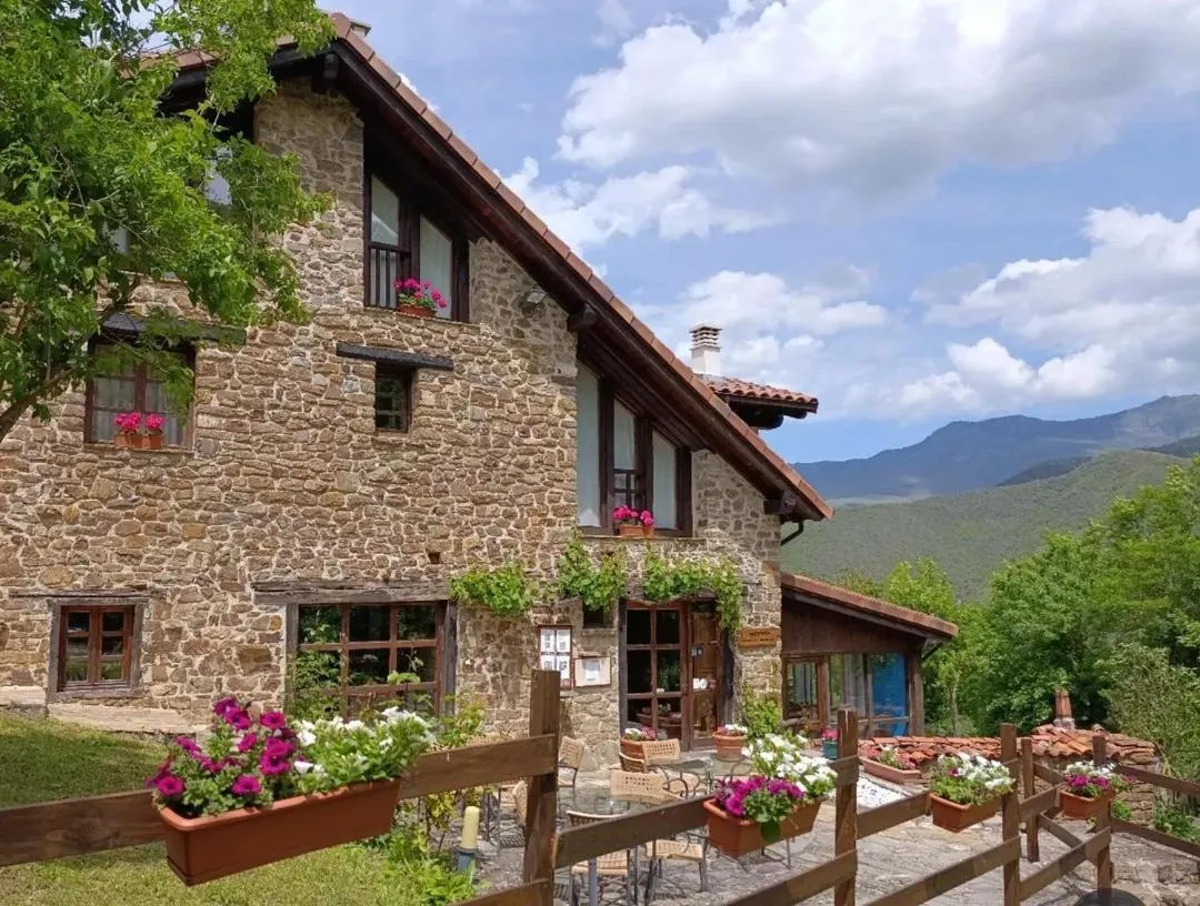 Property building in Viviendas Rurales El Covaju