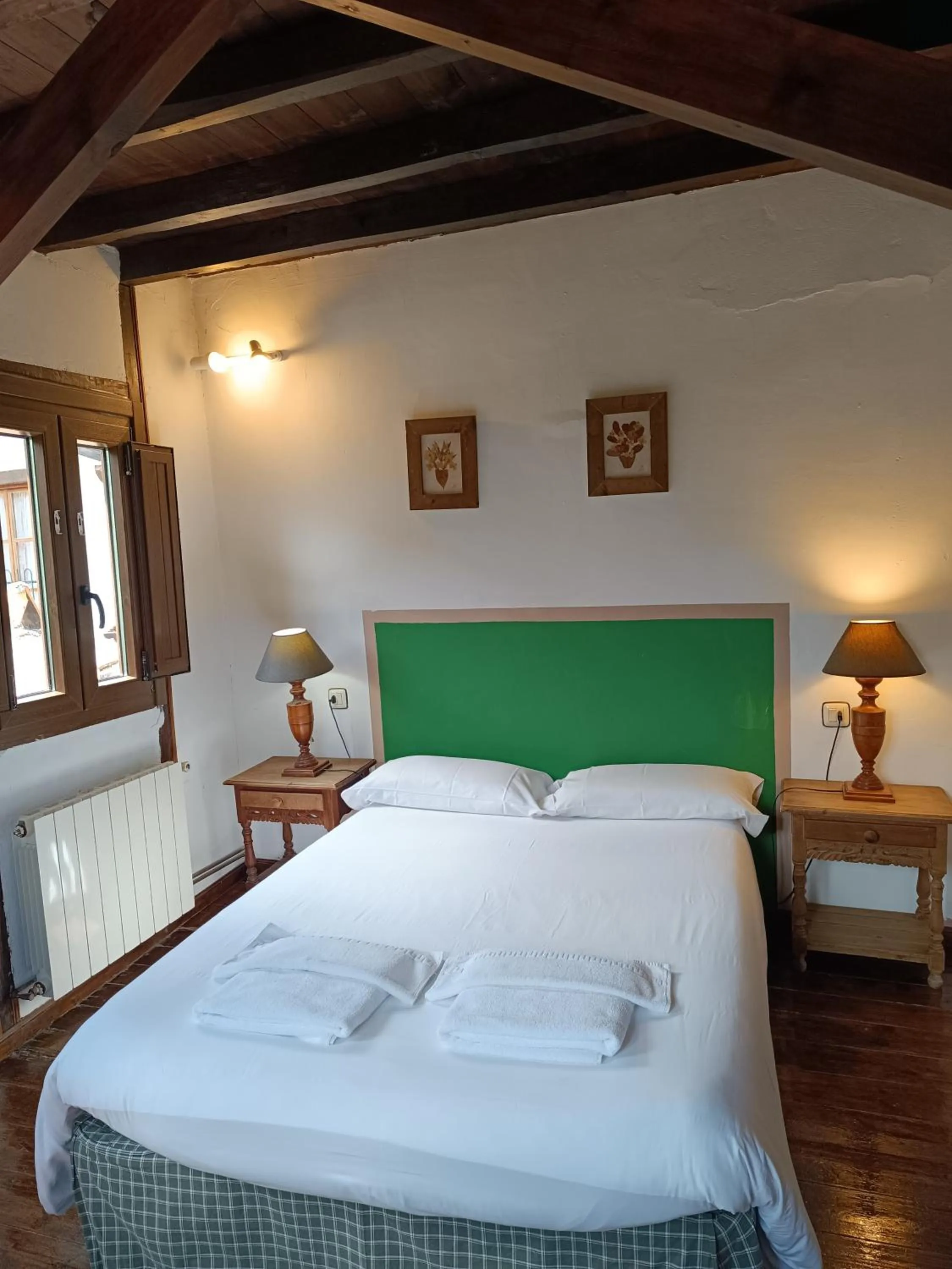 Bedroom, Bed in Viviendas Rurales El Covaju