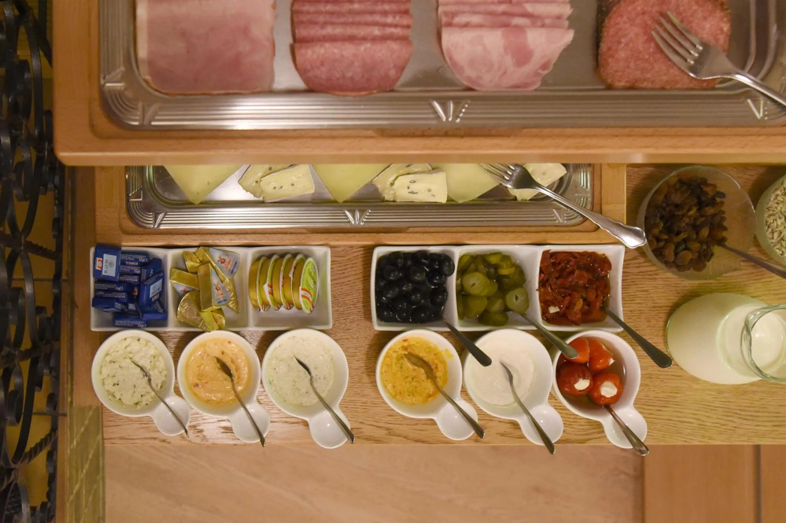 Buffet breakfast in Hotel Krone 1512