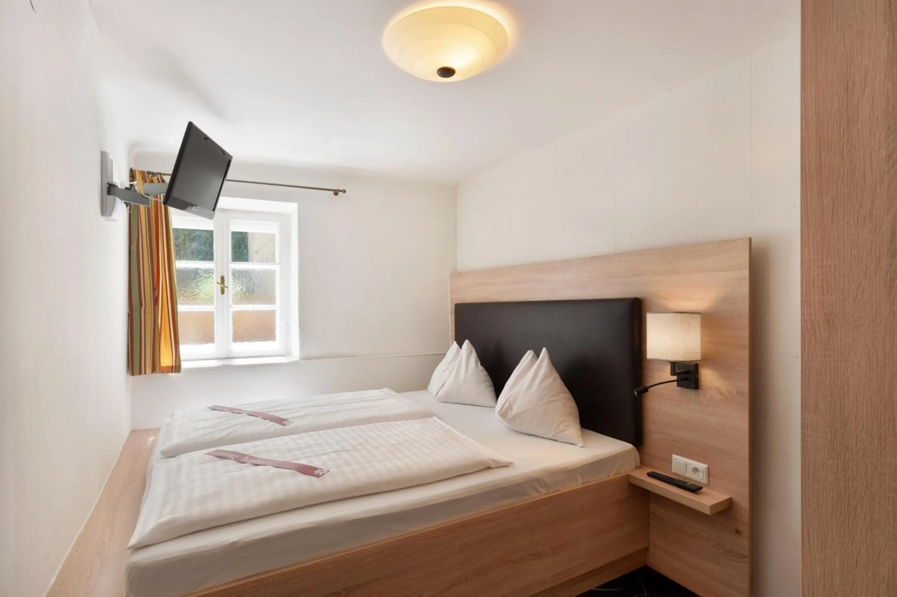 Bedroom, Bed in Hotel Krone 1512