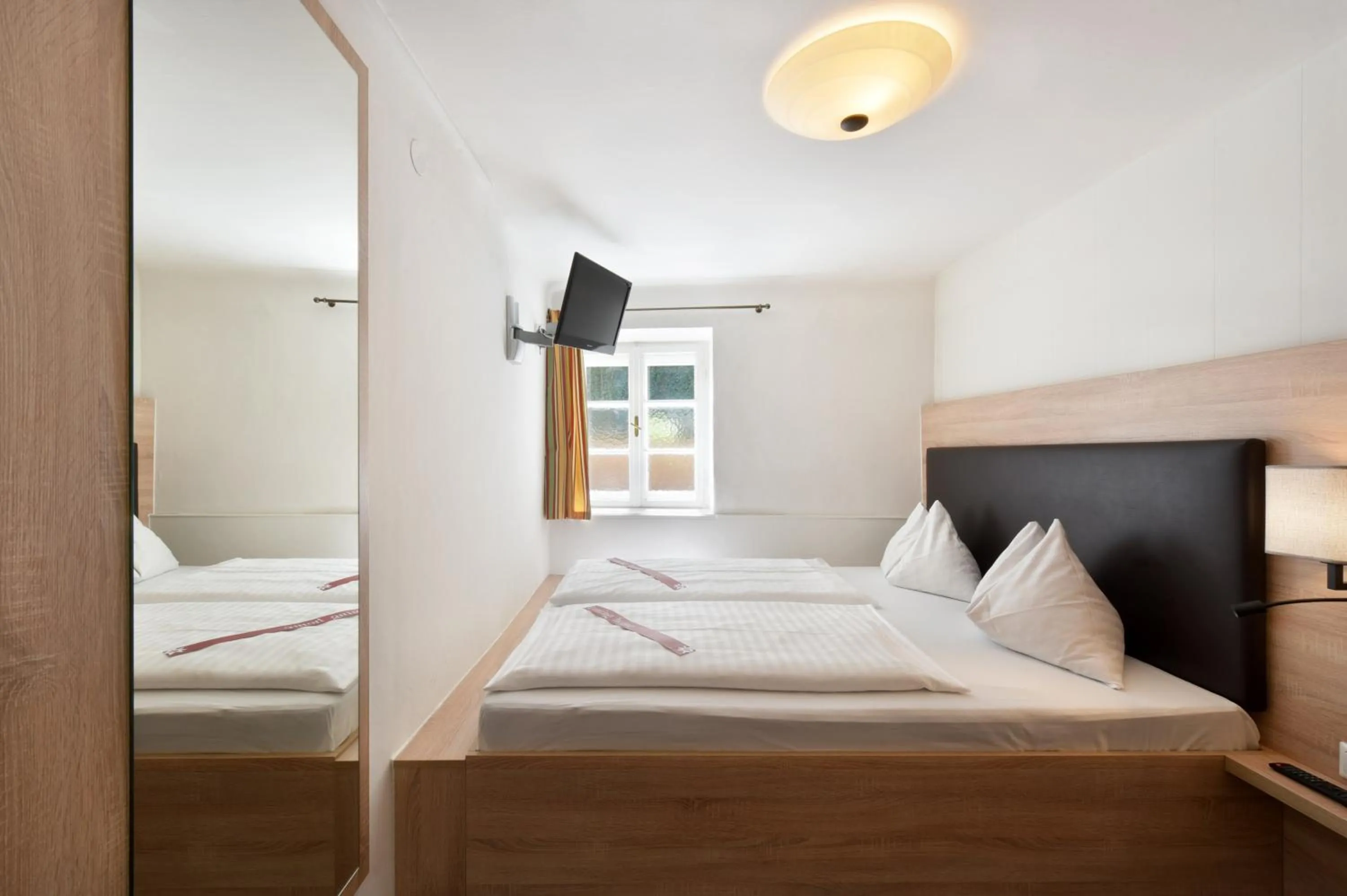 Bedroom, Bed in Hotel Krone 1512