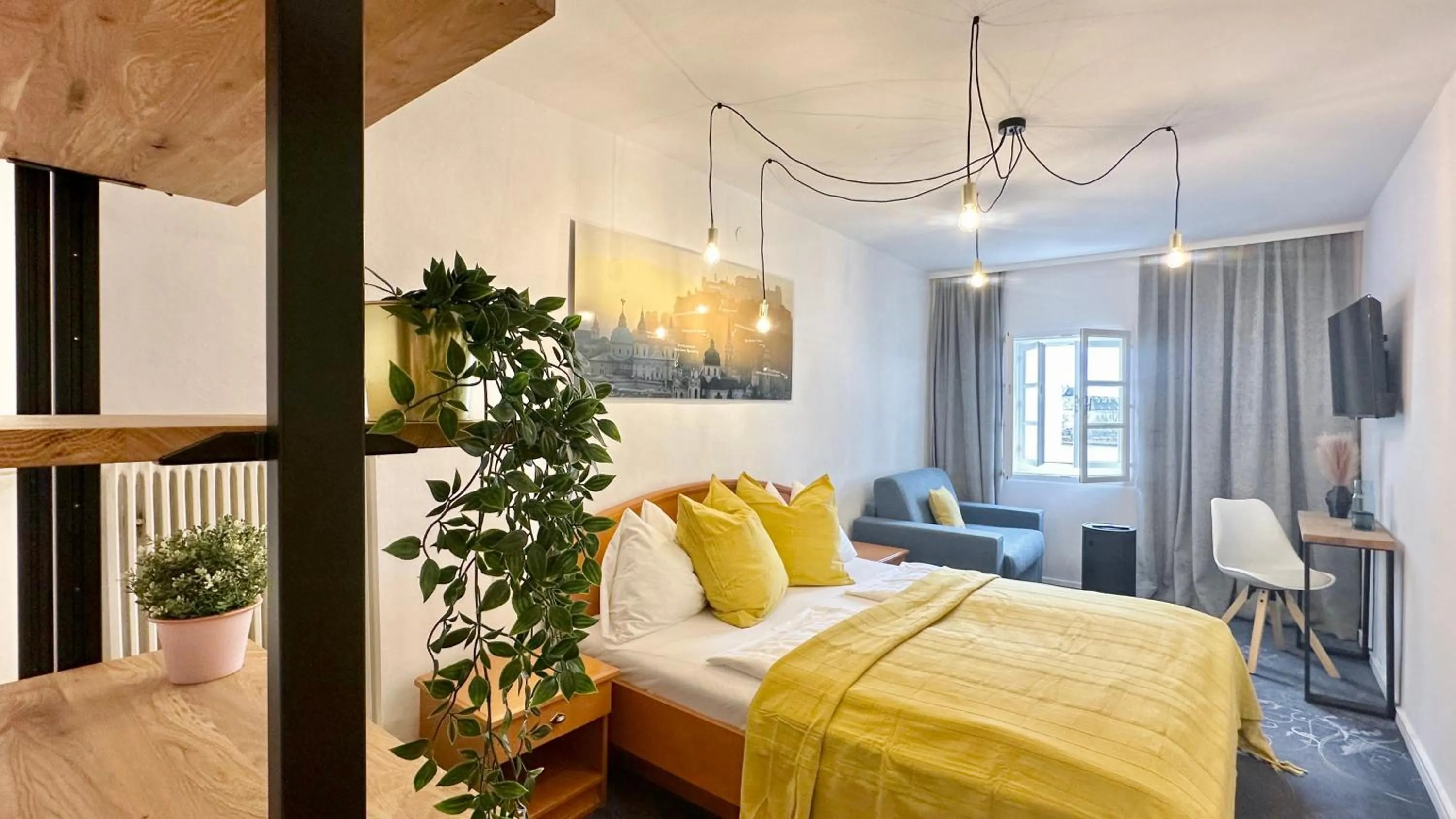 Photo of the whole room, Bed in Hotel Krone 1512