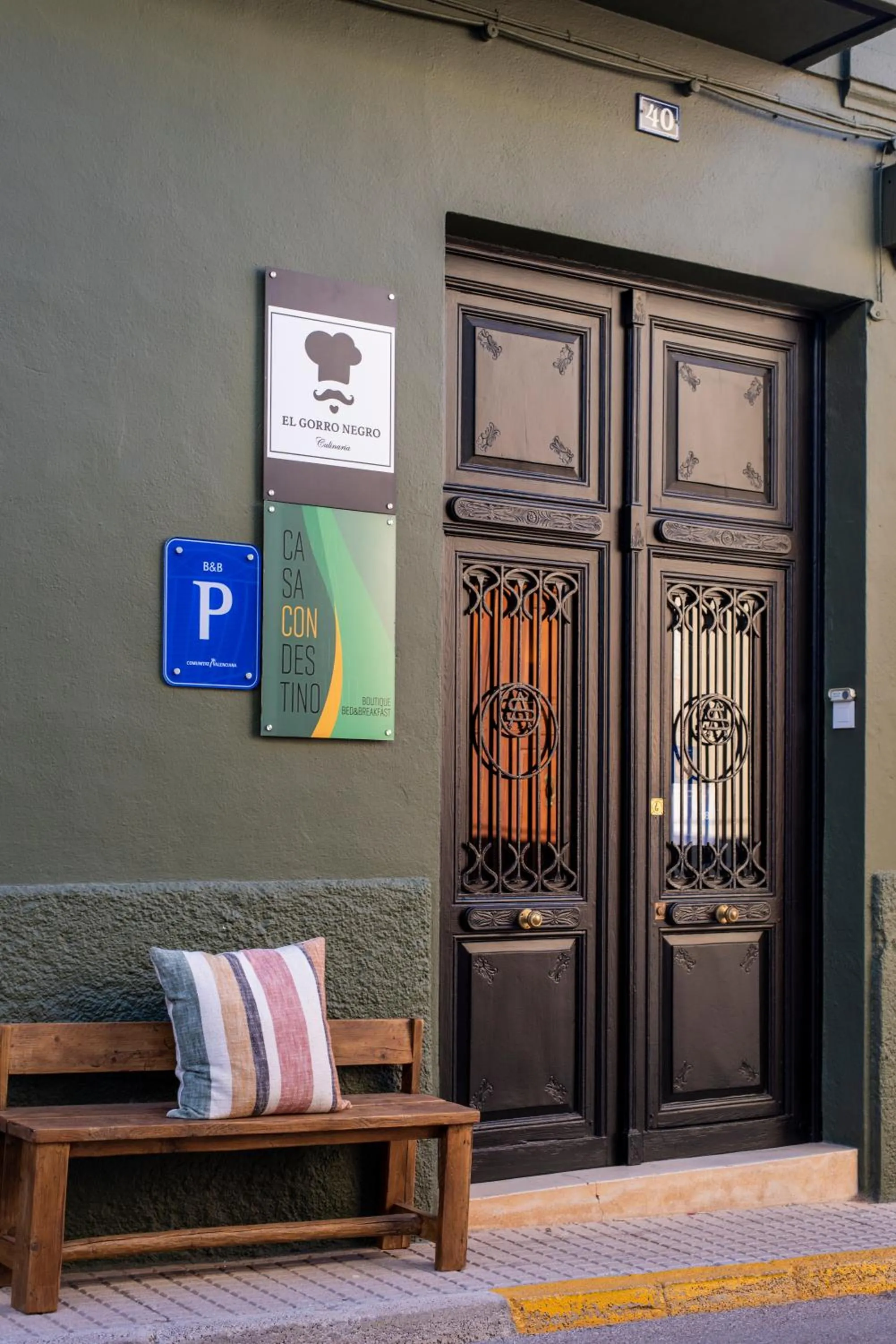 Property building in Casa Con Destino