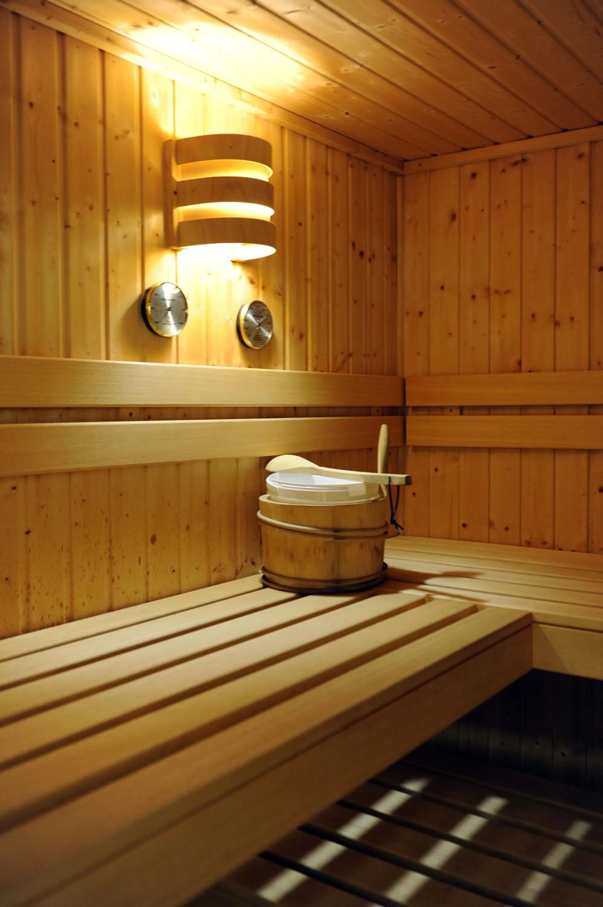 Sauna in Logis Hôtel La Brèche de Roland