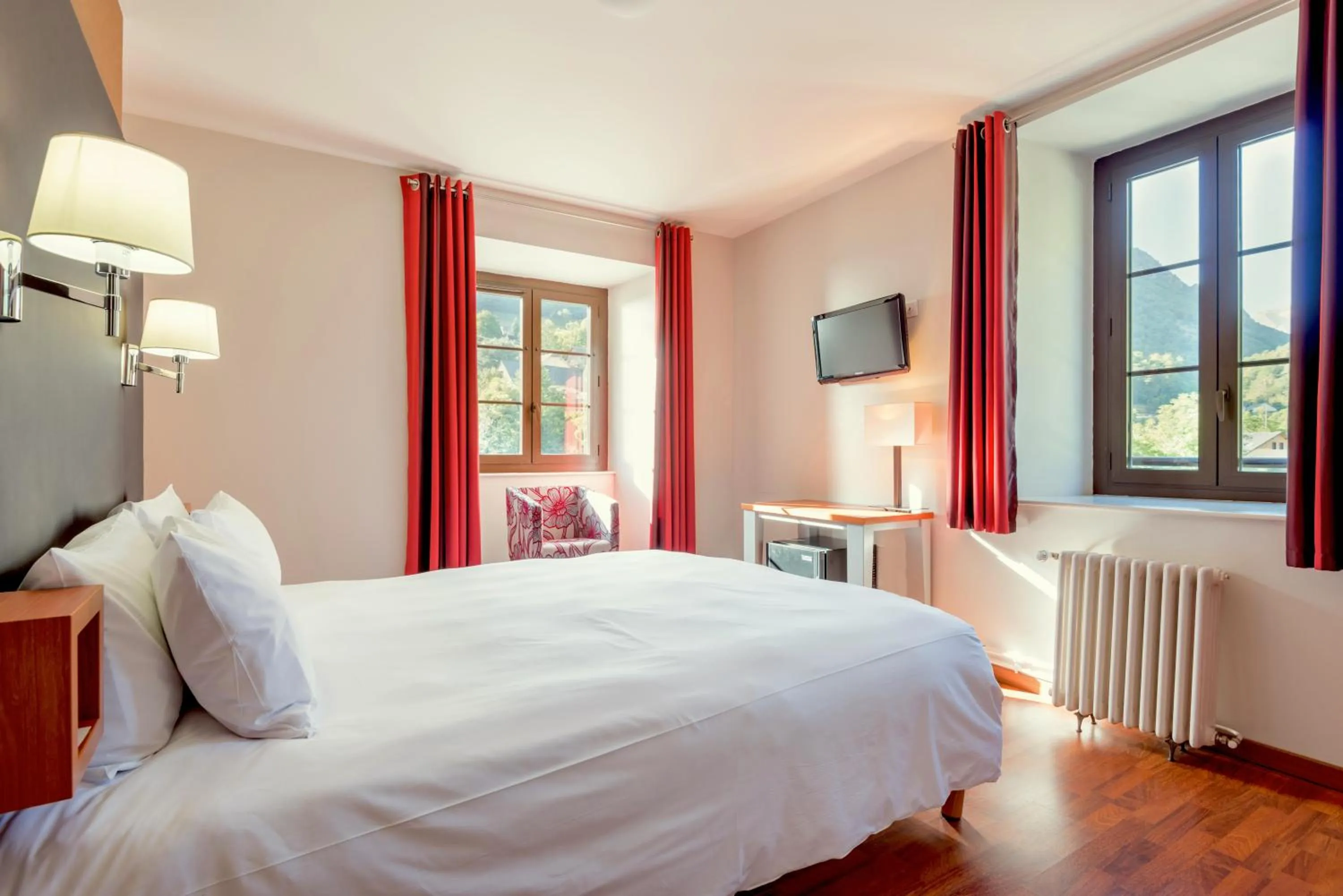 Bed in Logis Hôtel La Brèche de Roland