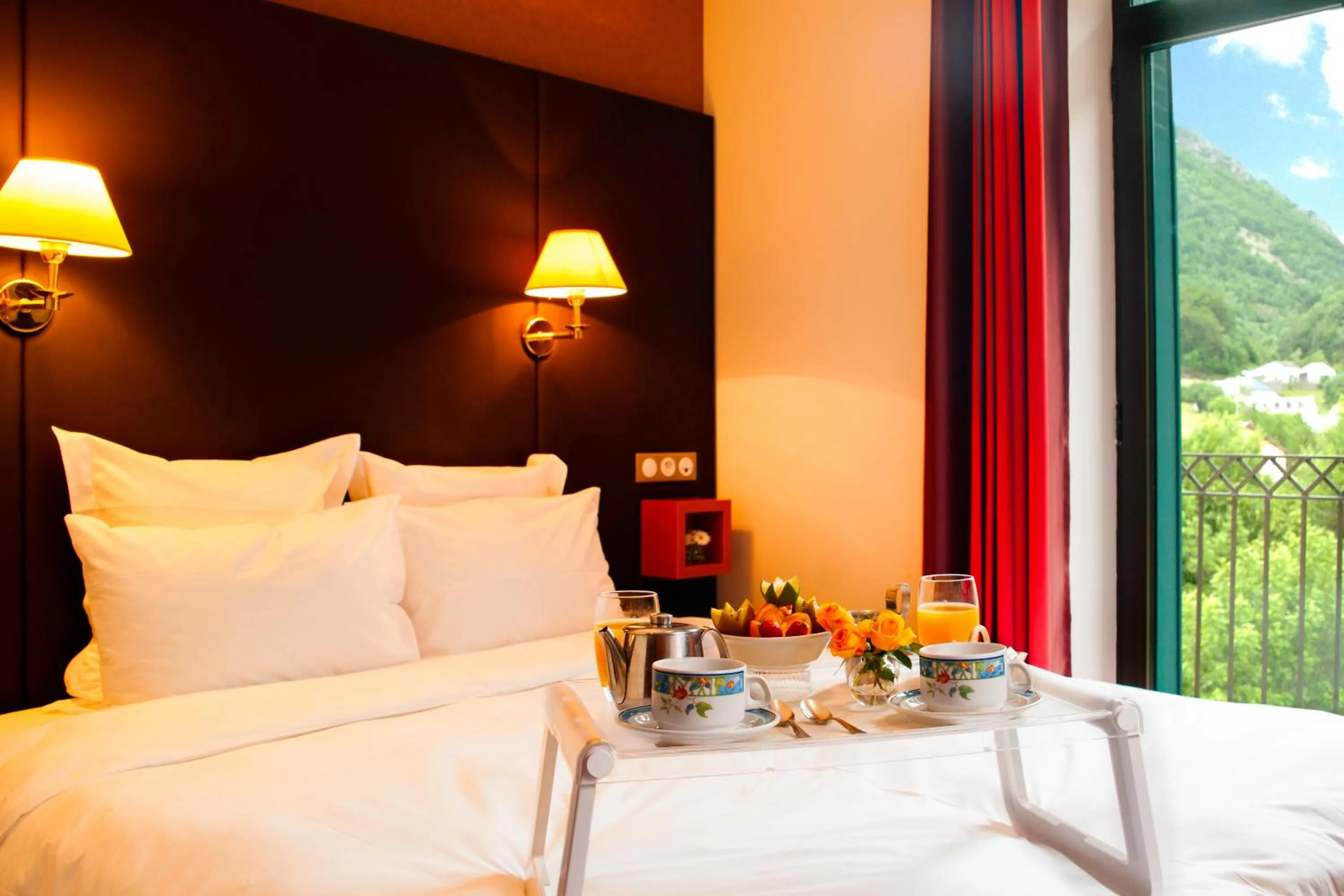 Bed in Logis Hôtel La Brèche de Roland