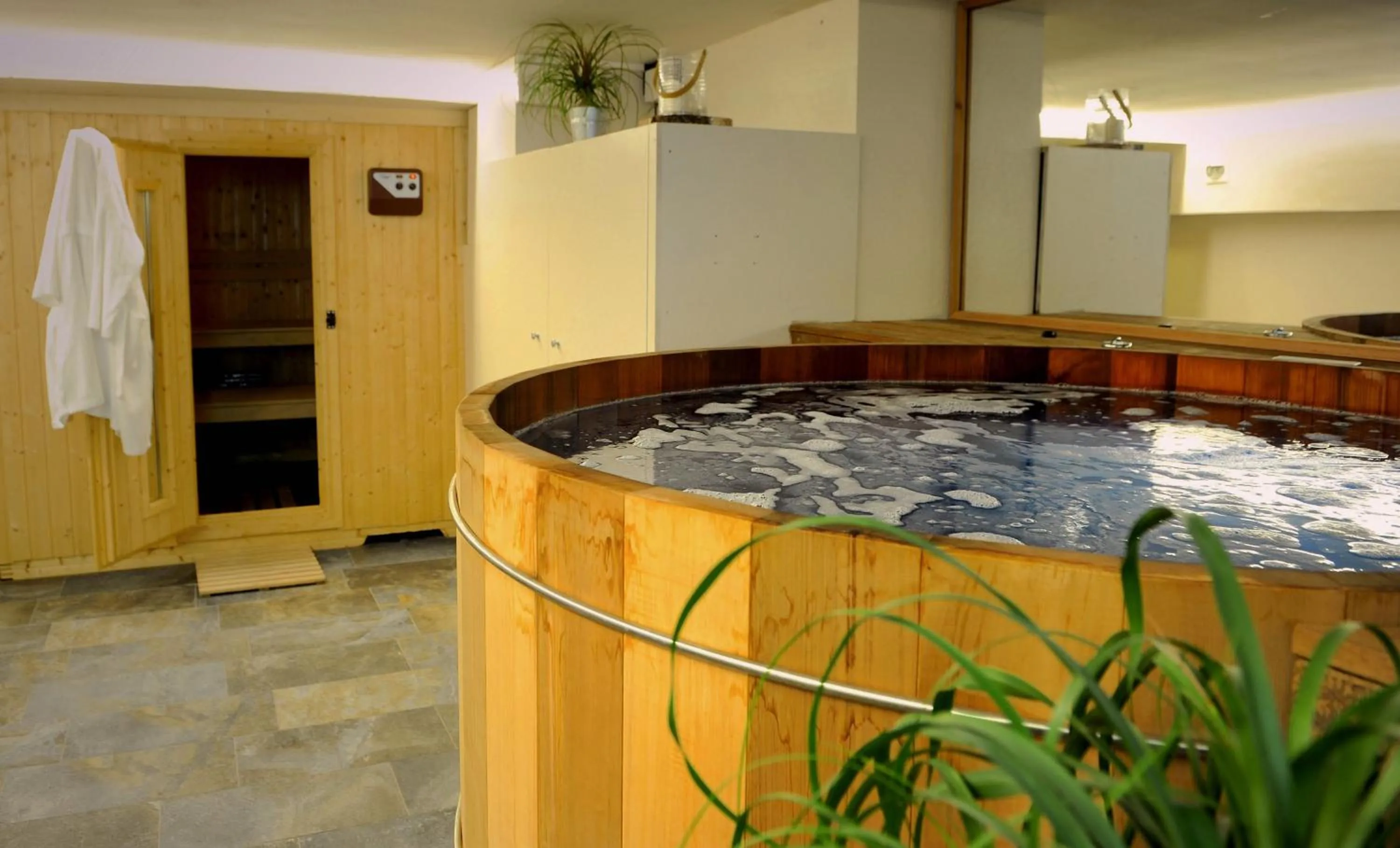 Hot Tub in Logis Hôtel La Brèche de Roland