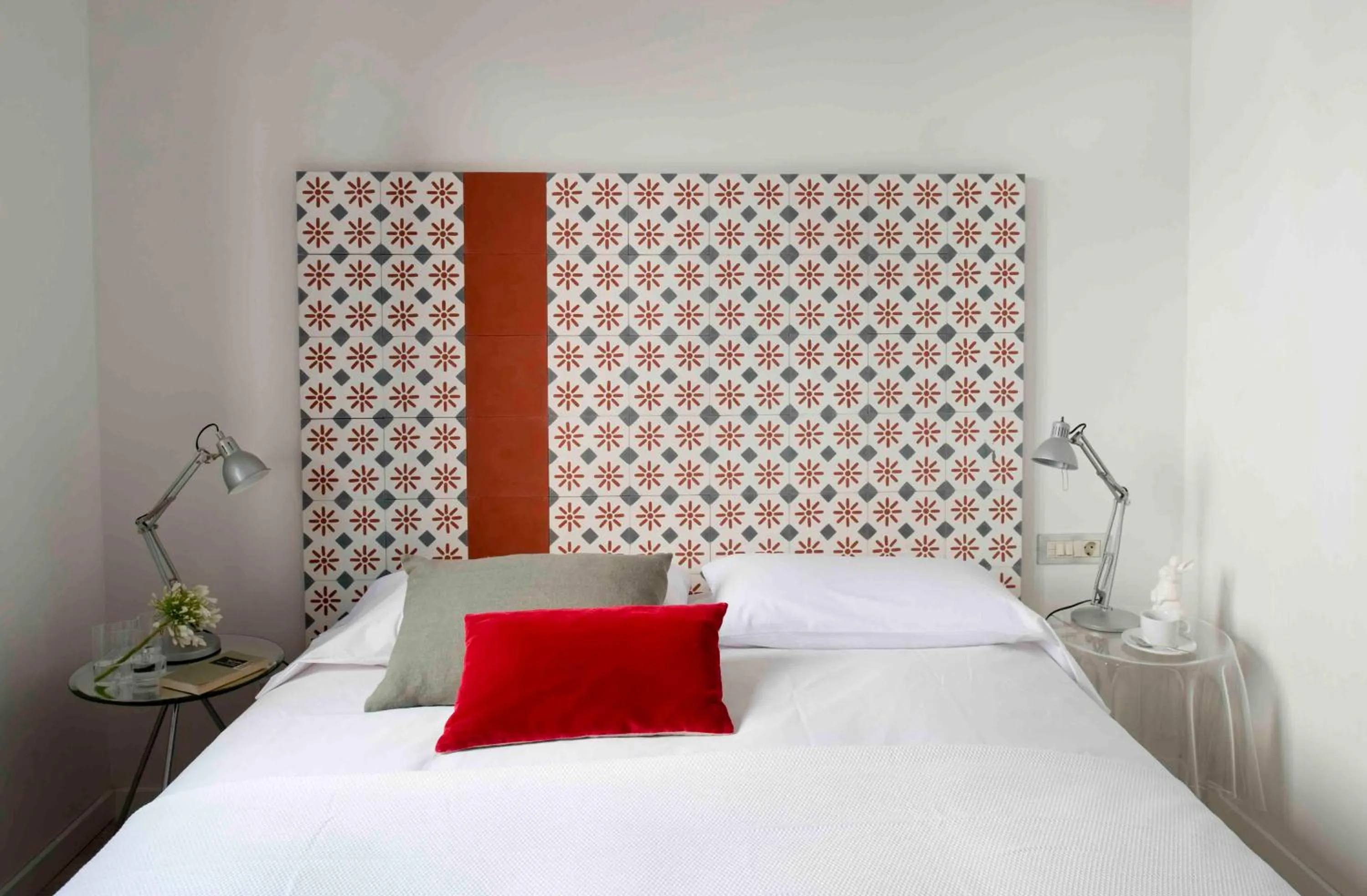 Bed in Eric Vökel Boutique Apartments - BCN Suites