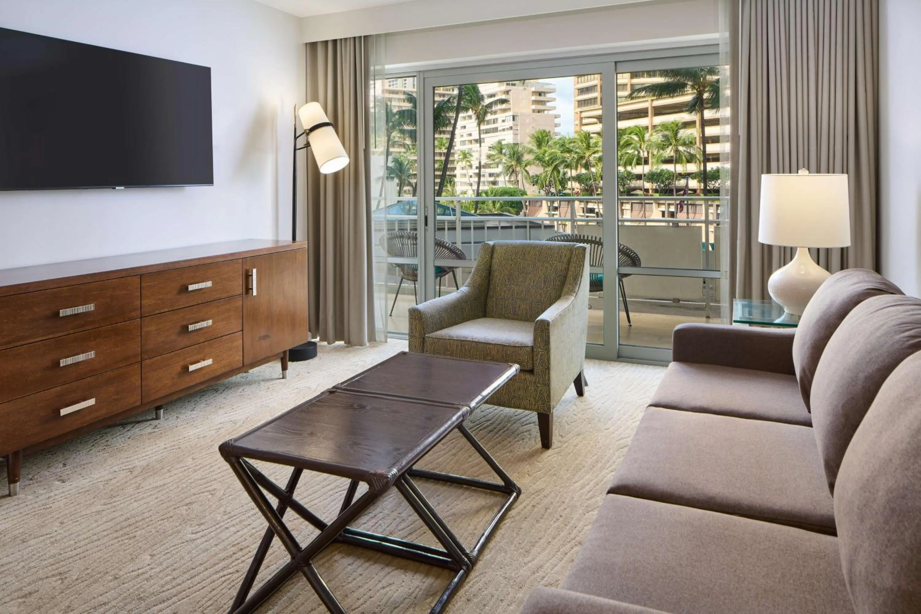 TV and multimedia in Ilikai Hotel & Luxury Suites