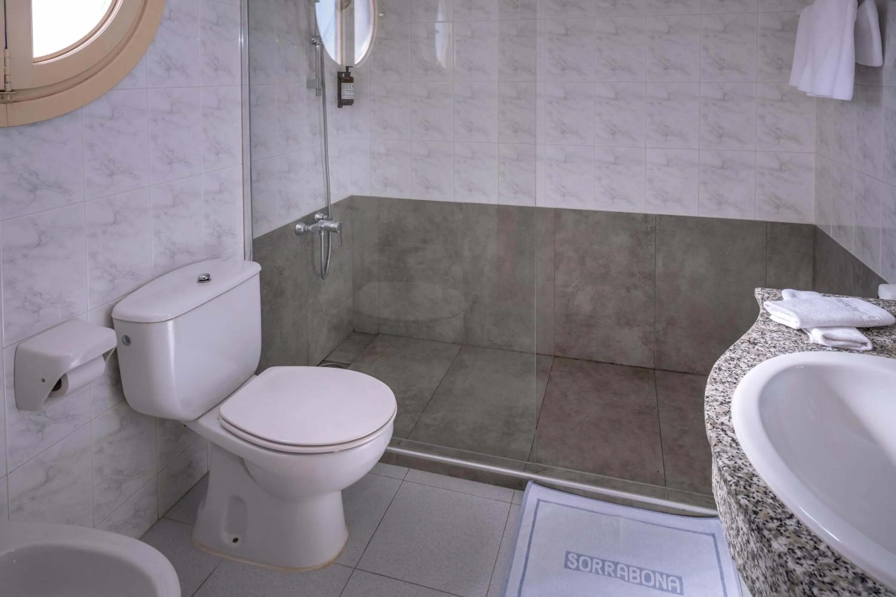 Shower in Hotel Sorrabona