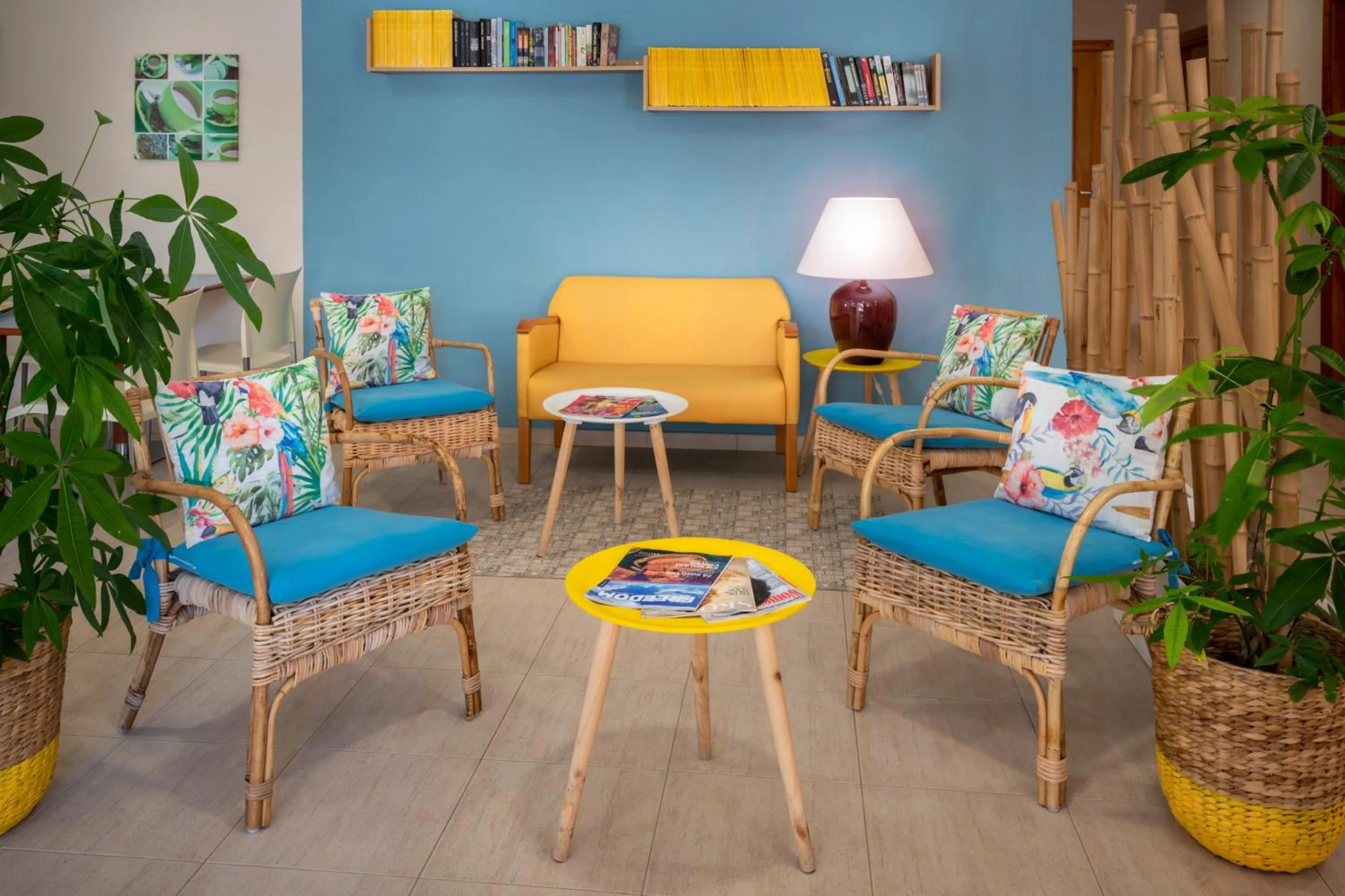 Lounge or bar in Hotel Sorrabona