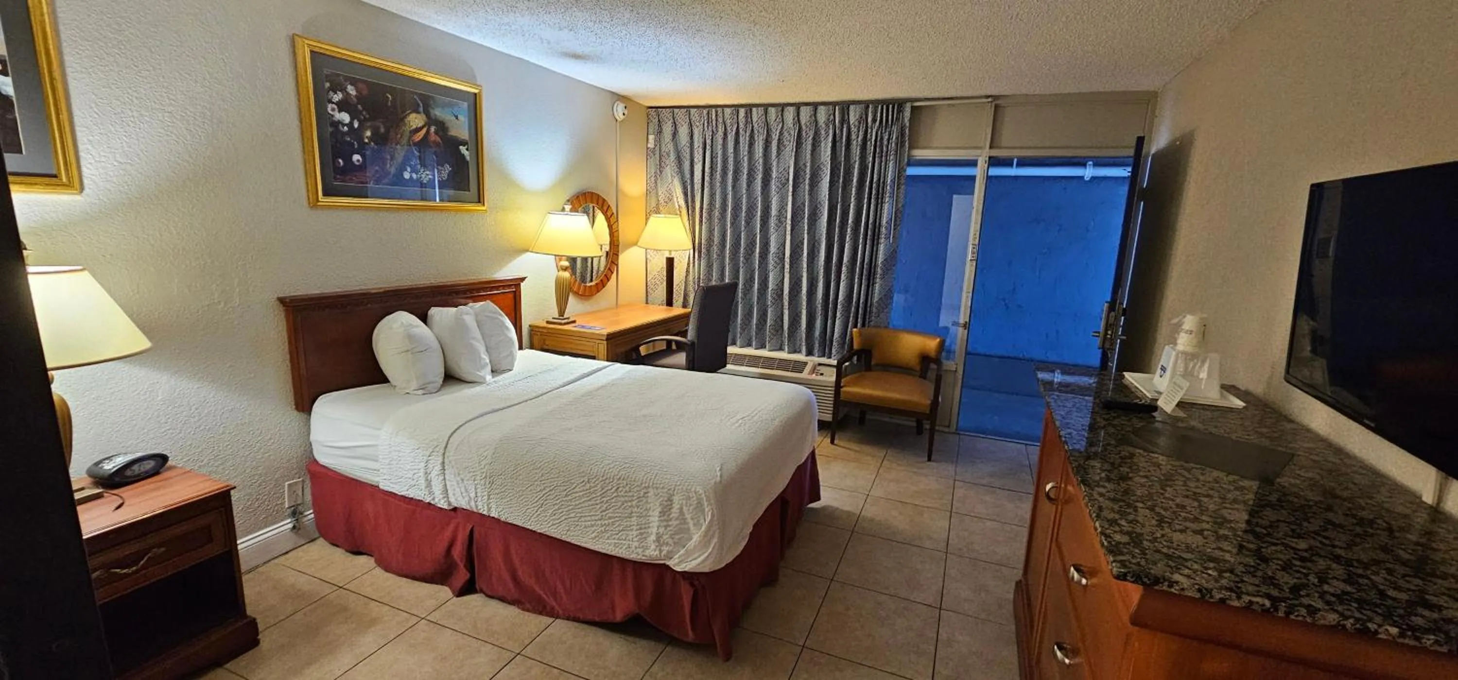 Bed in Days Inn by Wyndham Orlando Downtown