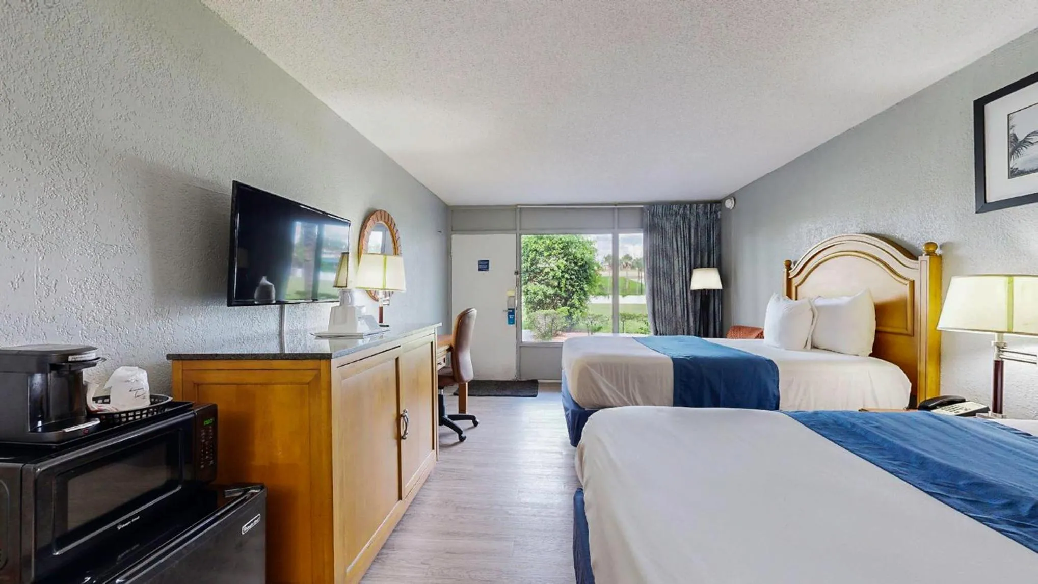 Bed in Days Inn by Wyndham Orlando Downtown