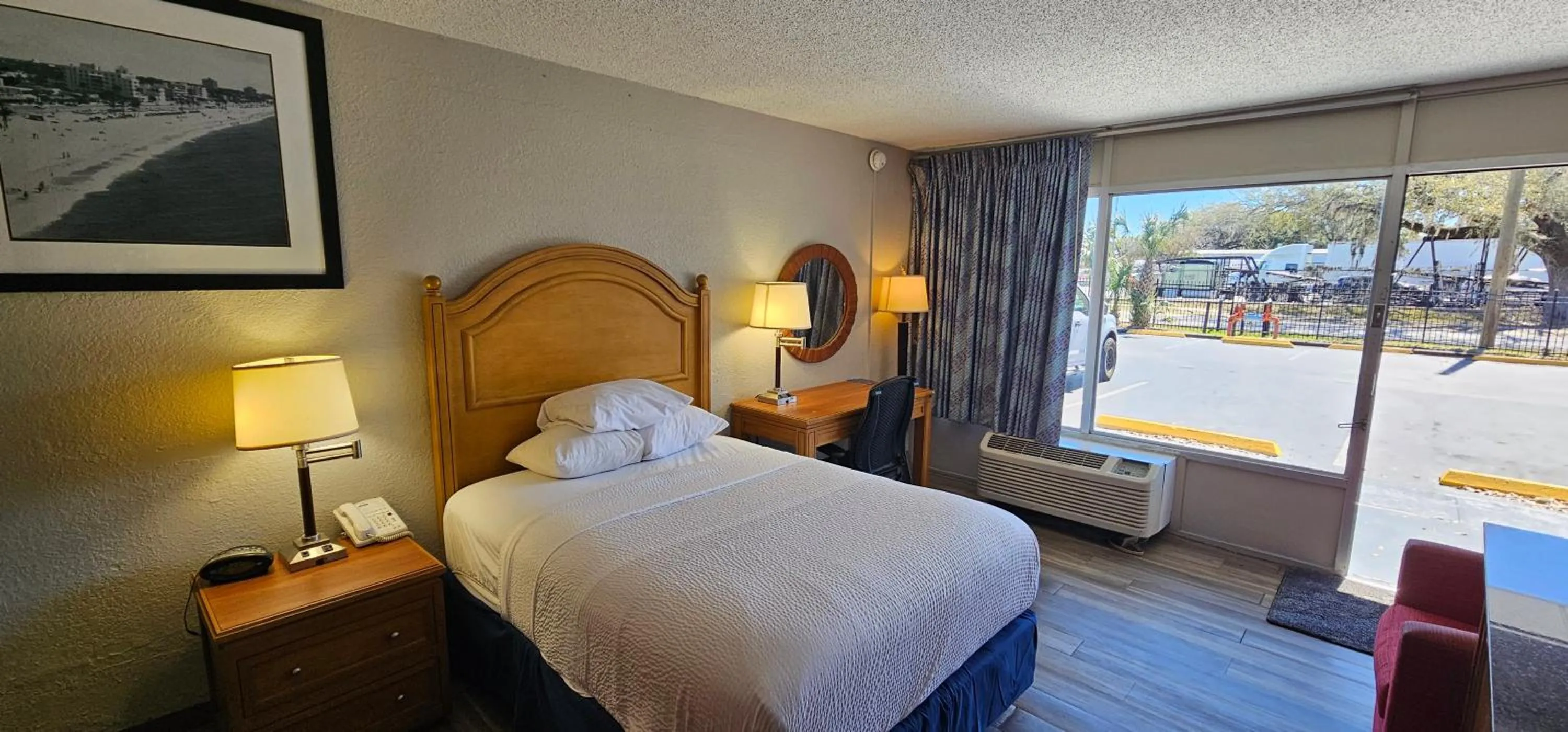 Bed in Days Inn by Wyndham Orlando Downtown