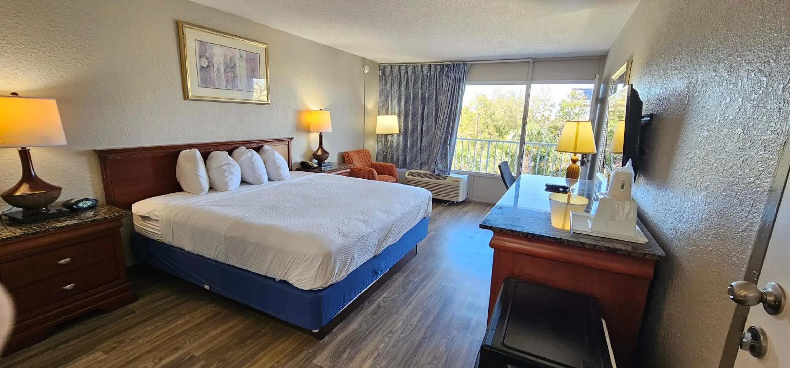 Bed in Days Inn by Wyndham Orlando Downtown