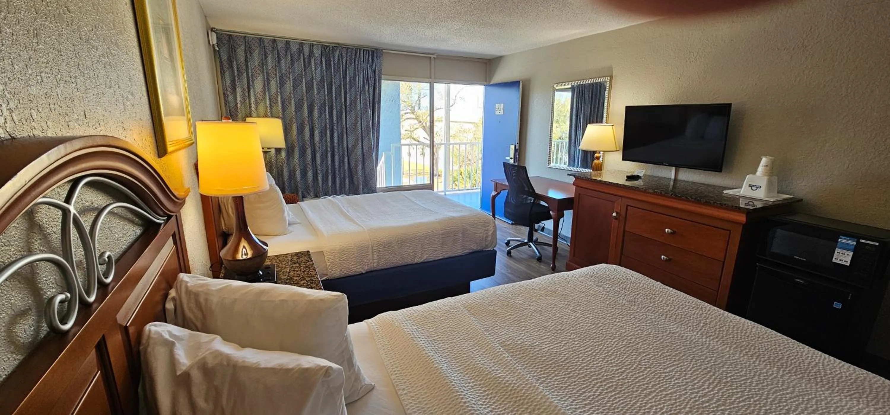 Bed in Days Inn by Wyndham Orlando Downtown