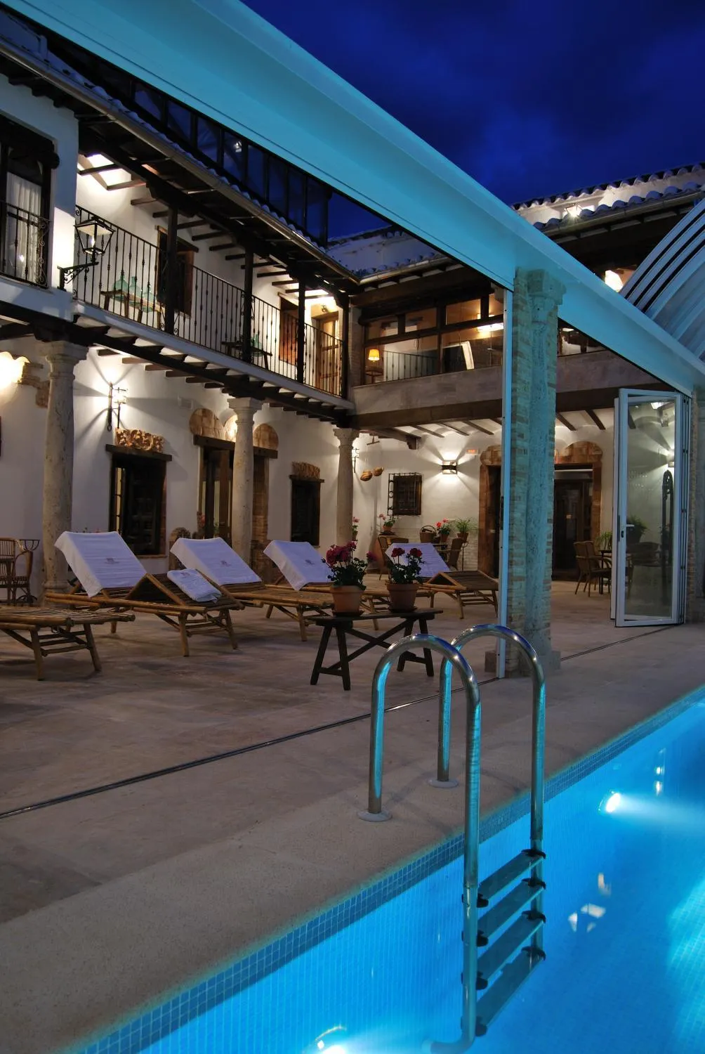 Swimming pool in Hotel Rural Casa Grande Almagro