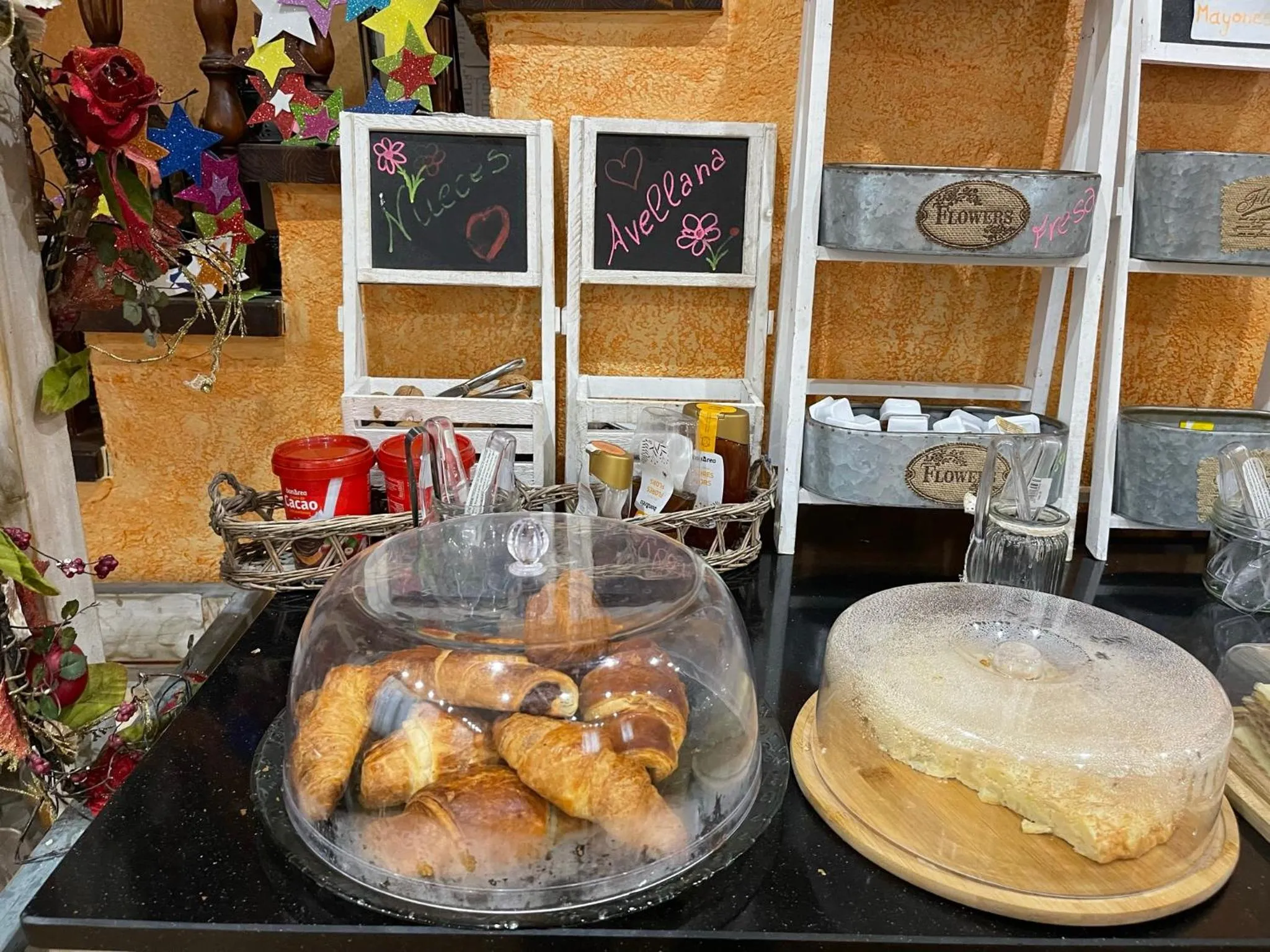 Restaurant/places to eat in Hostal Vall D'Aneu by Arcas & Sambola