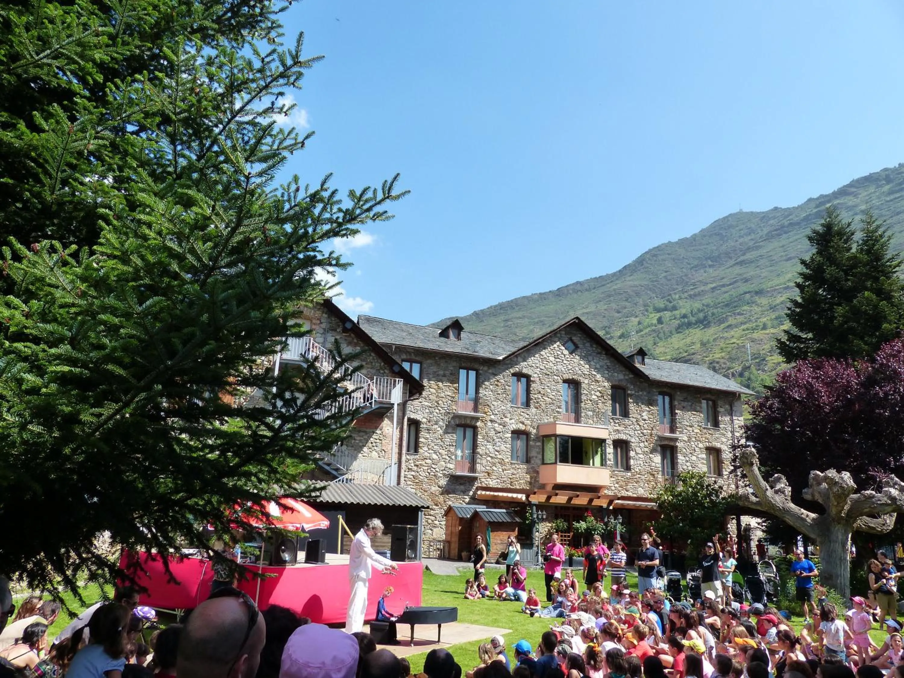 Property building in Hostal Vall D'Aneu by Arcas & Sambola