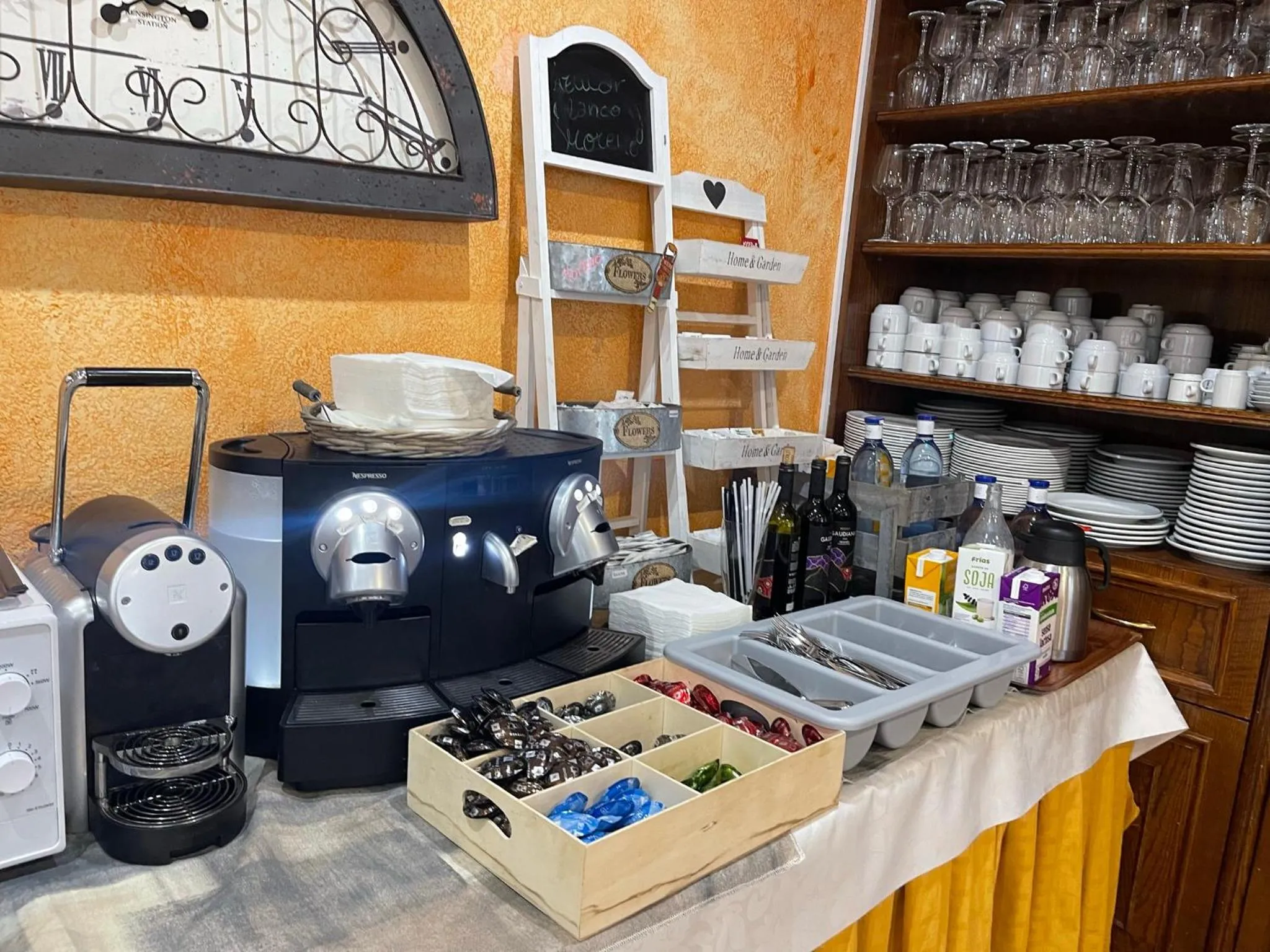 Restaurant/places to eat in Hostal Vall D'Aneu by Arcas & Sambola