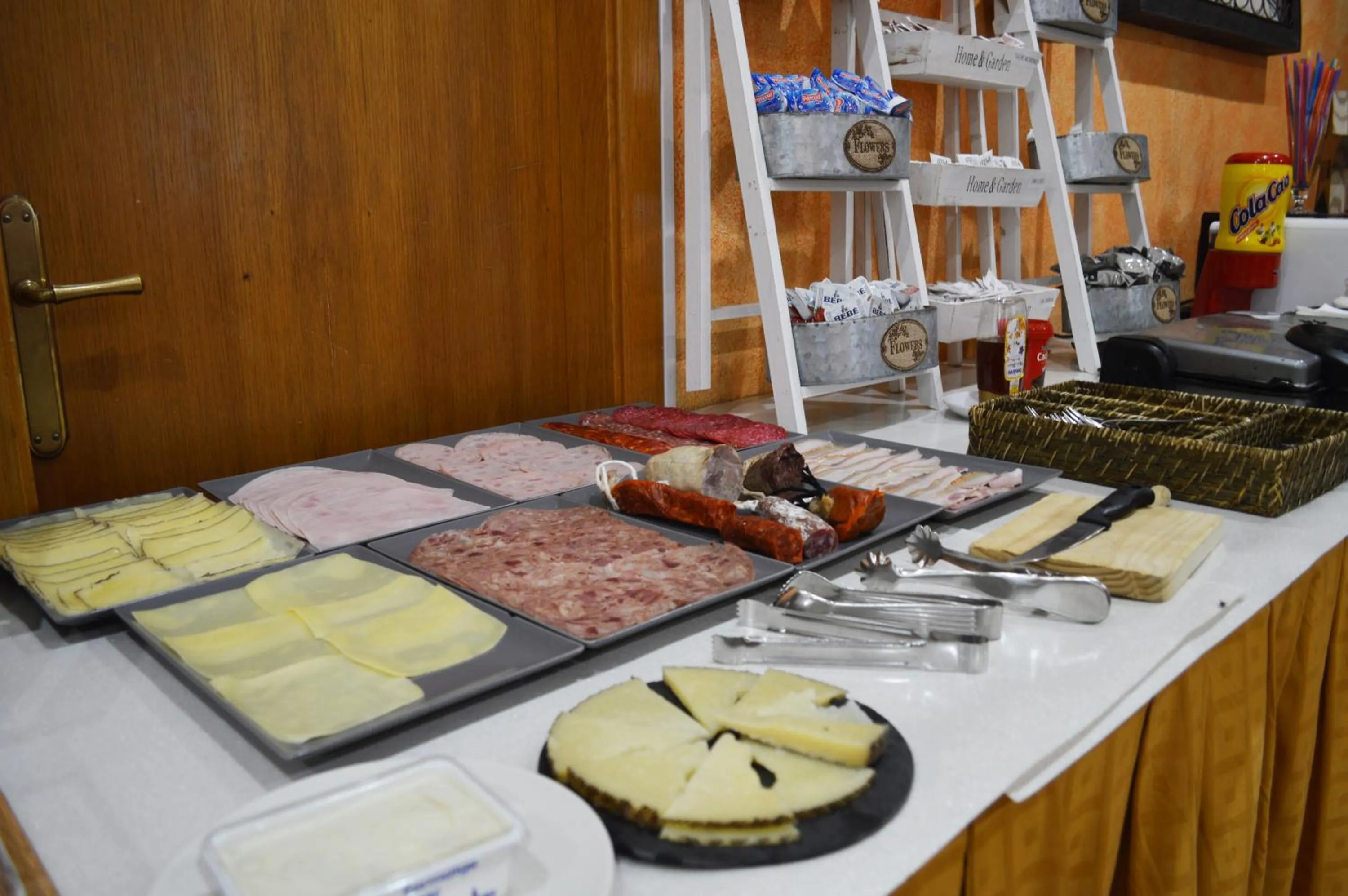 Breakfast in Hostal Vall D'Aneu by Arcas & Sambola