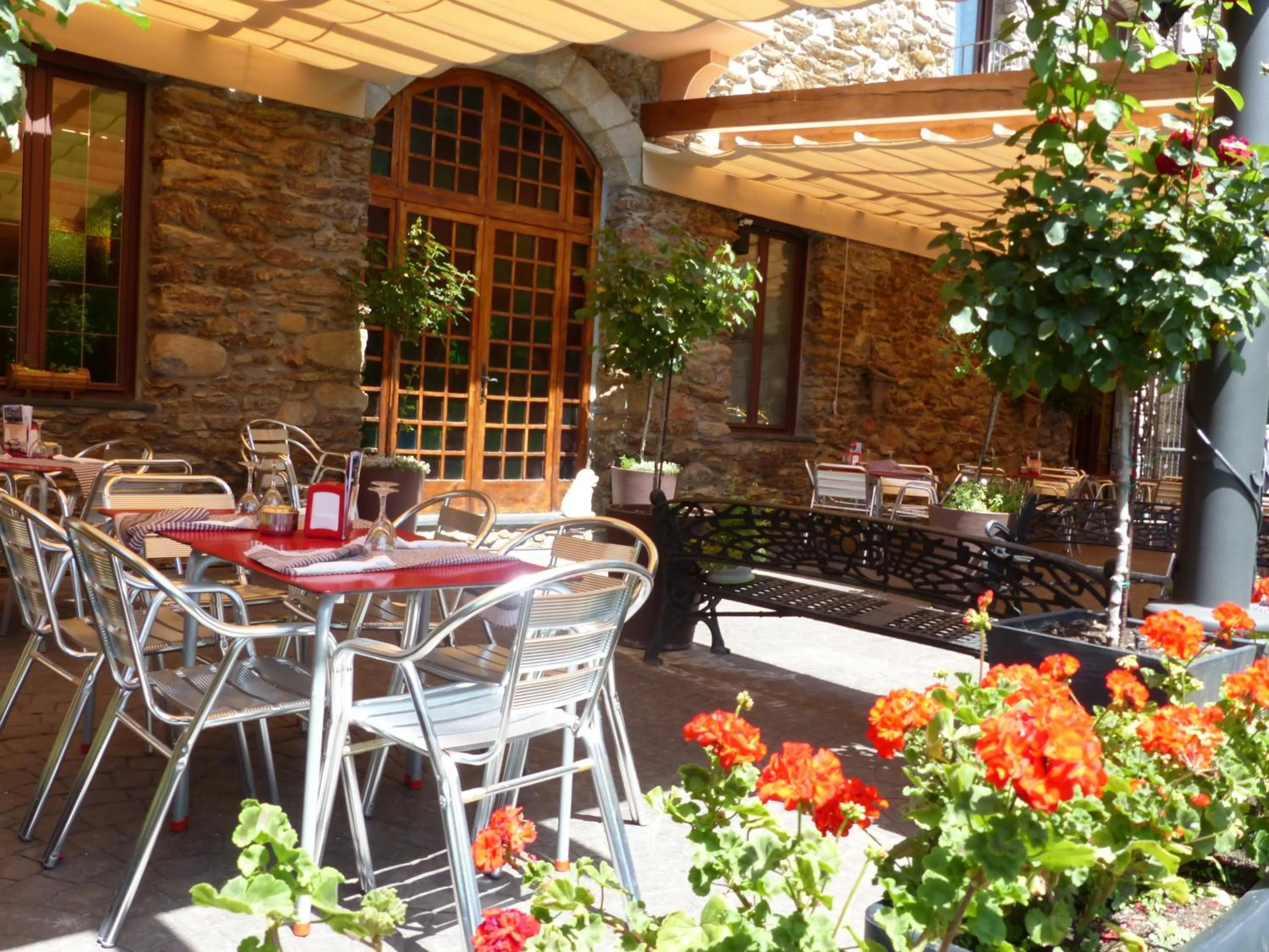 Restaurant/places to eat in Hostal Vall D'Aneu by Arcas & Sambola