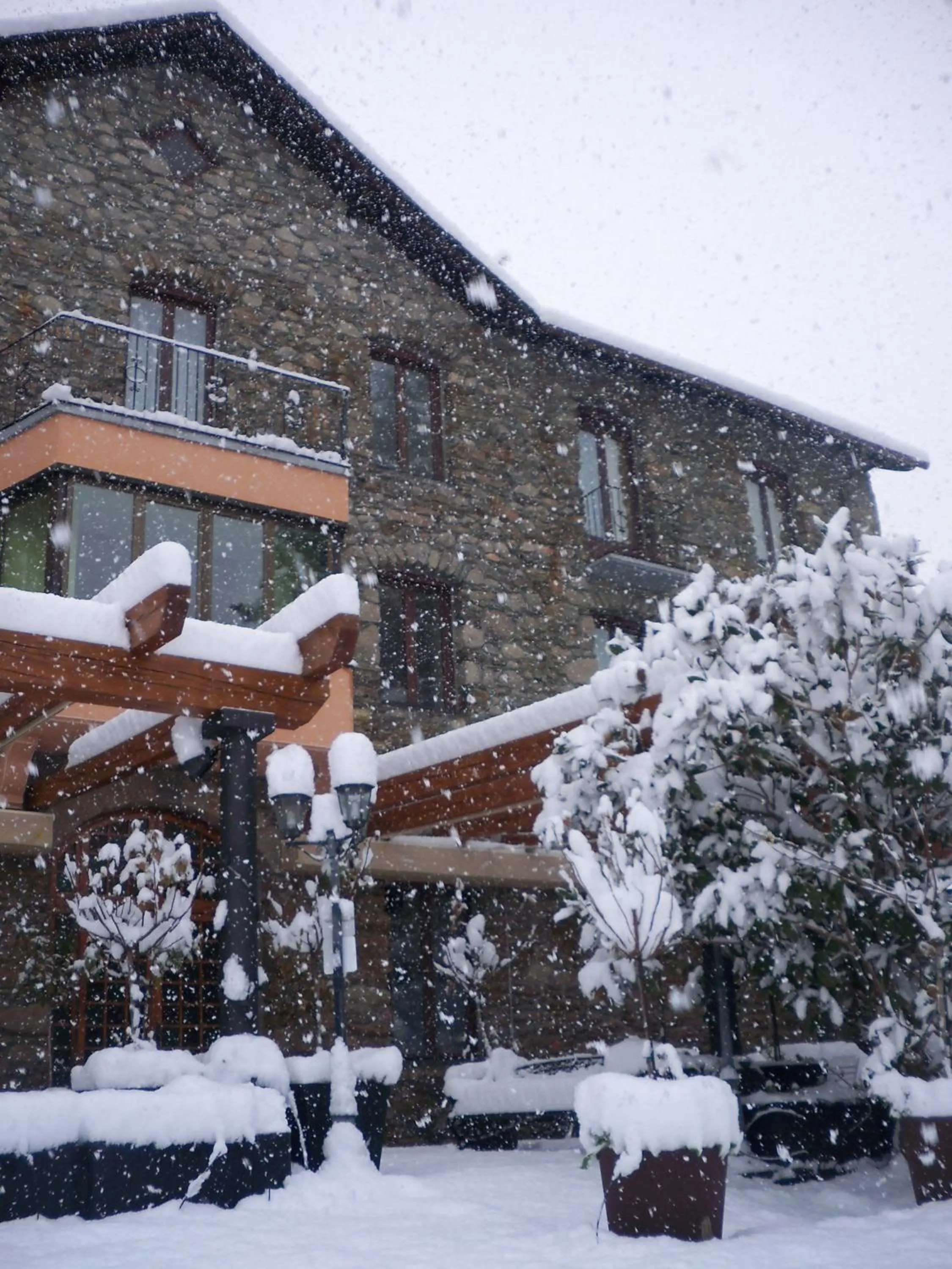 Property building in Hostal Vall D'Aneu by Arcas & Sambola