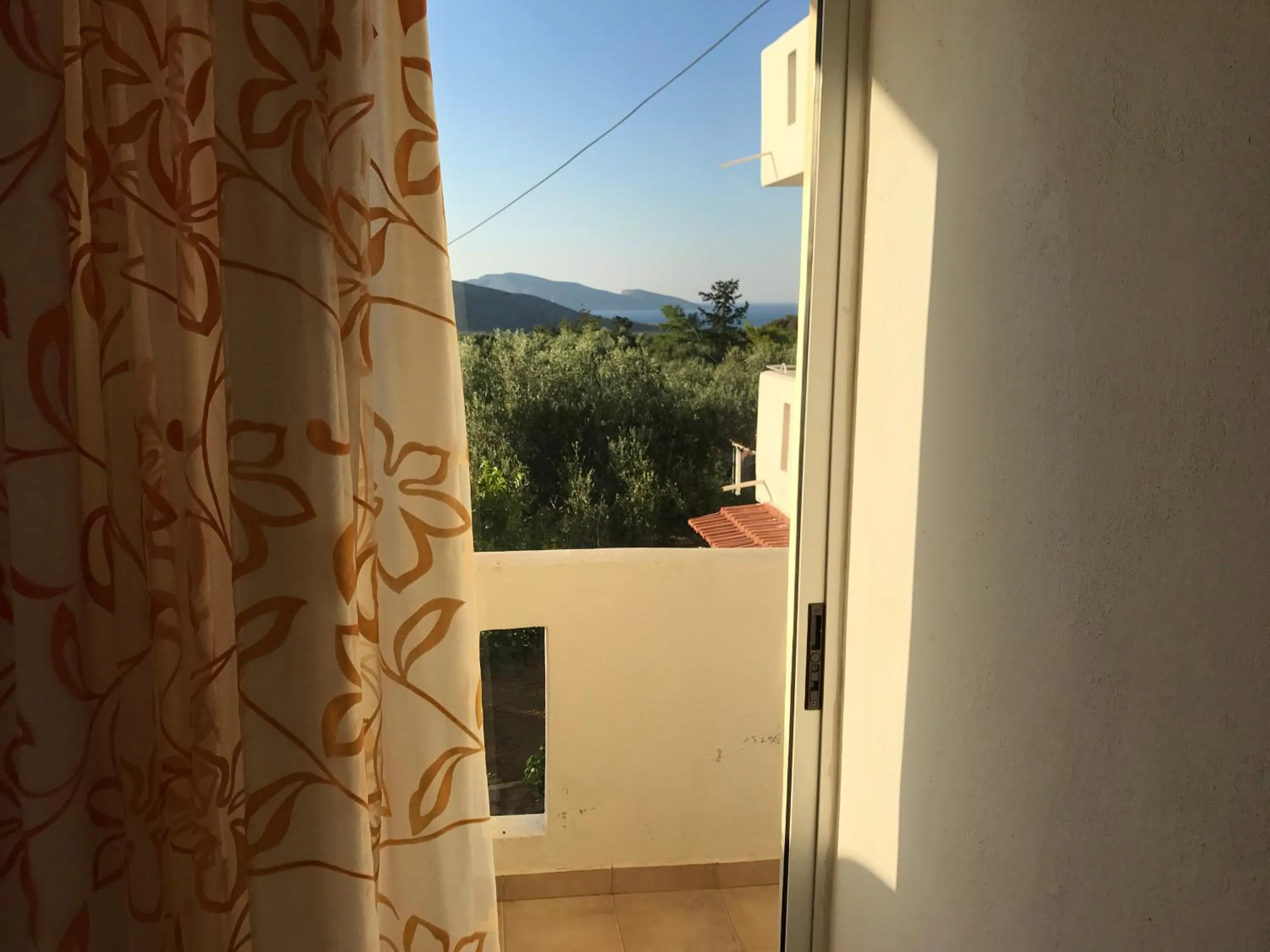 Hiking in Tholos Rooms