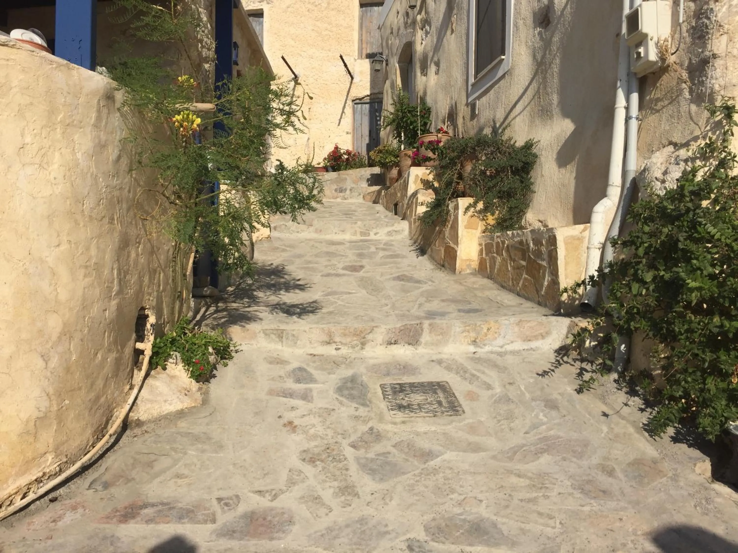 Neighbourhood in Tholos Rooms