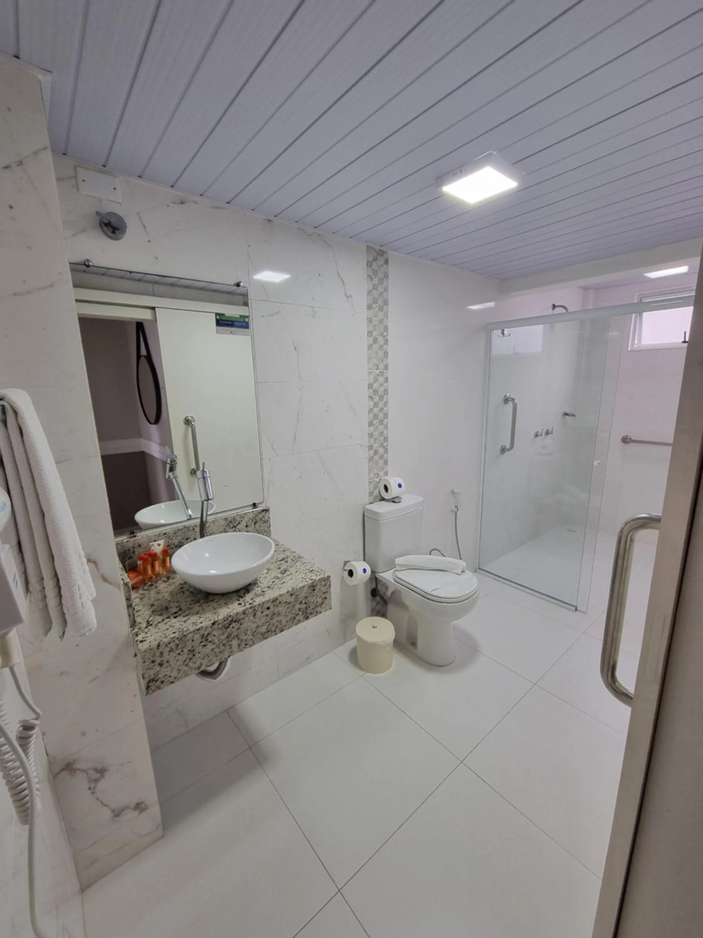 Toilet in Marambaia Hotel e Convenções