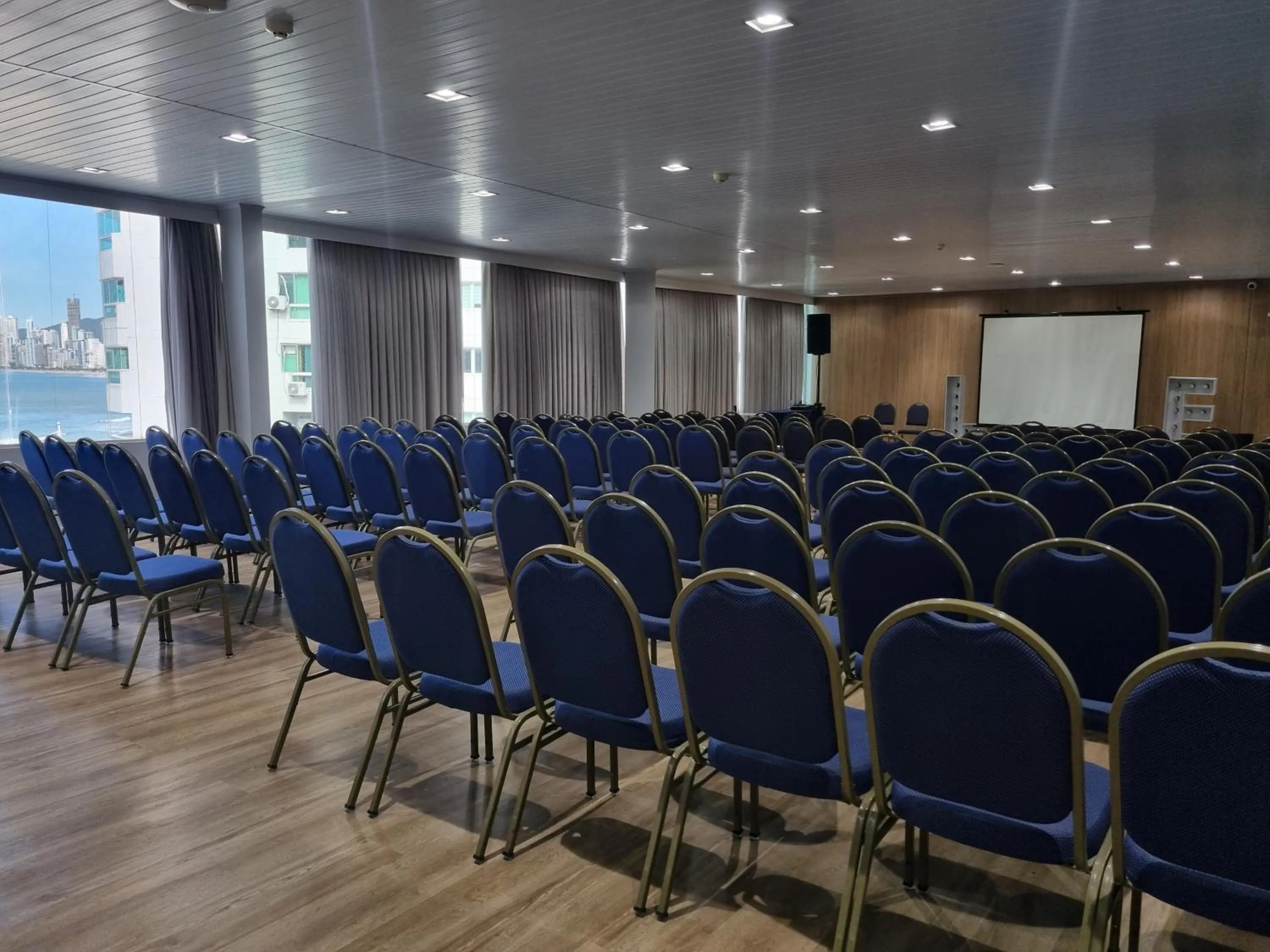 Meeting/conference room in Marambaia Hotel e Convenções