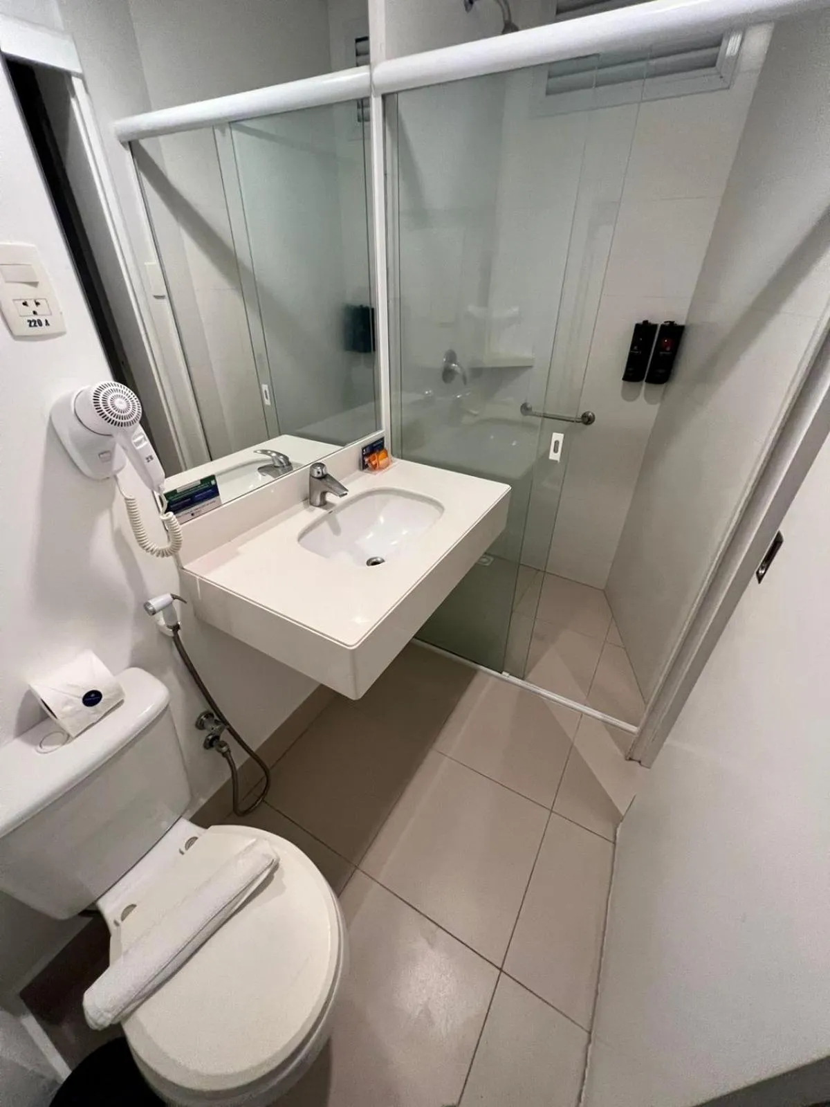 Shower in Marambaia Hotel e Convenções