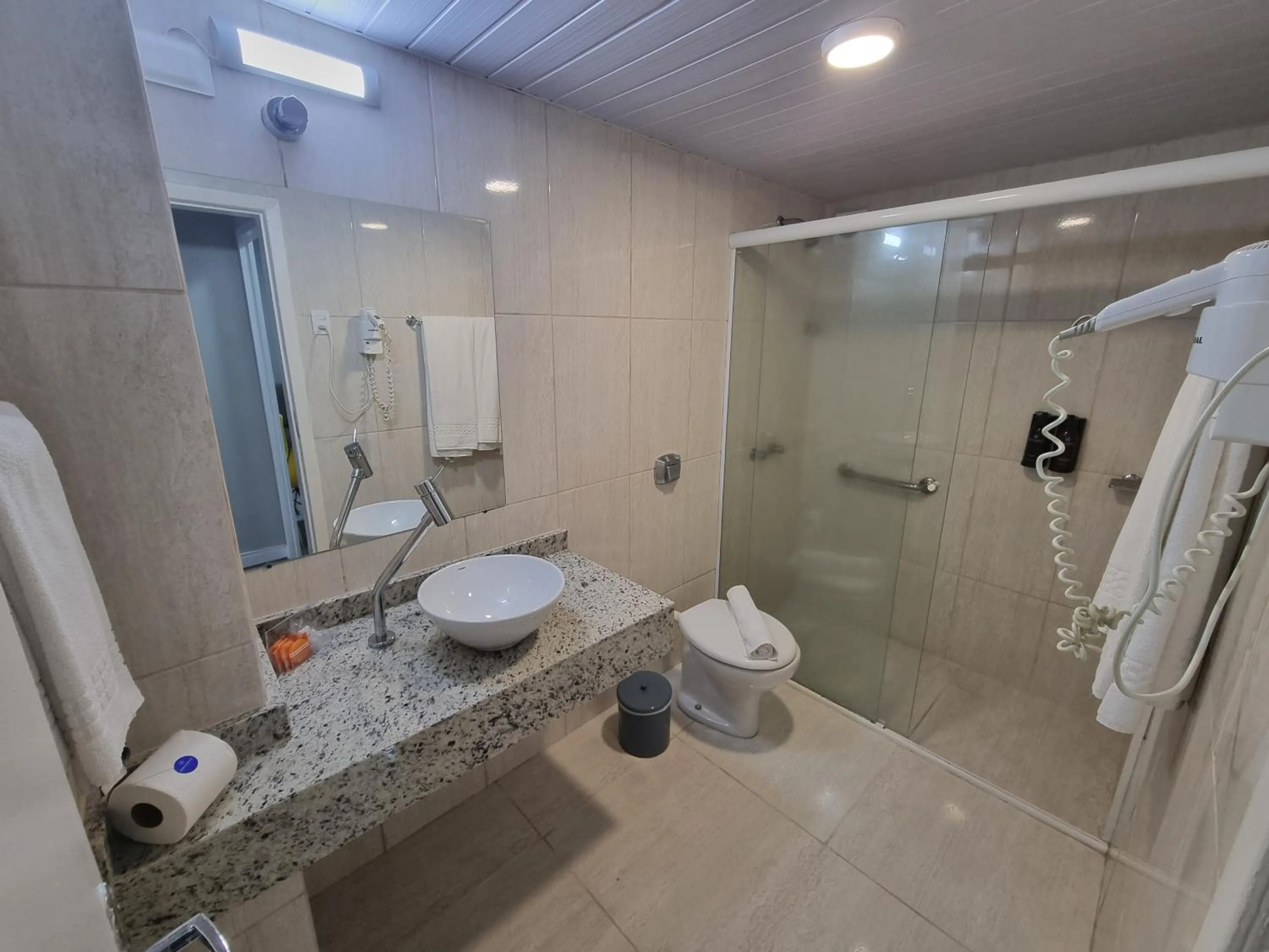 Shower in Marambaia Hotel e Convenções