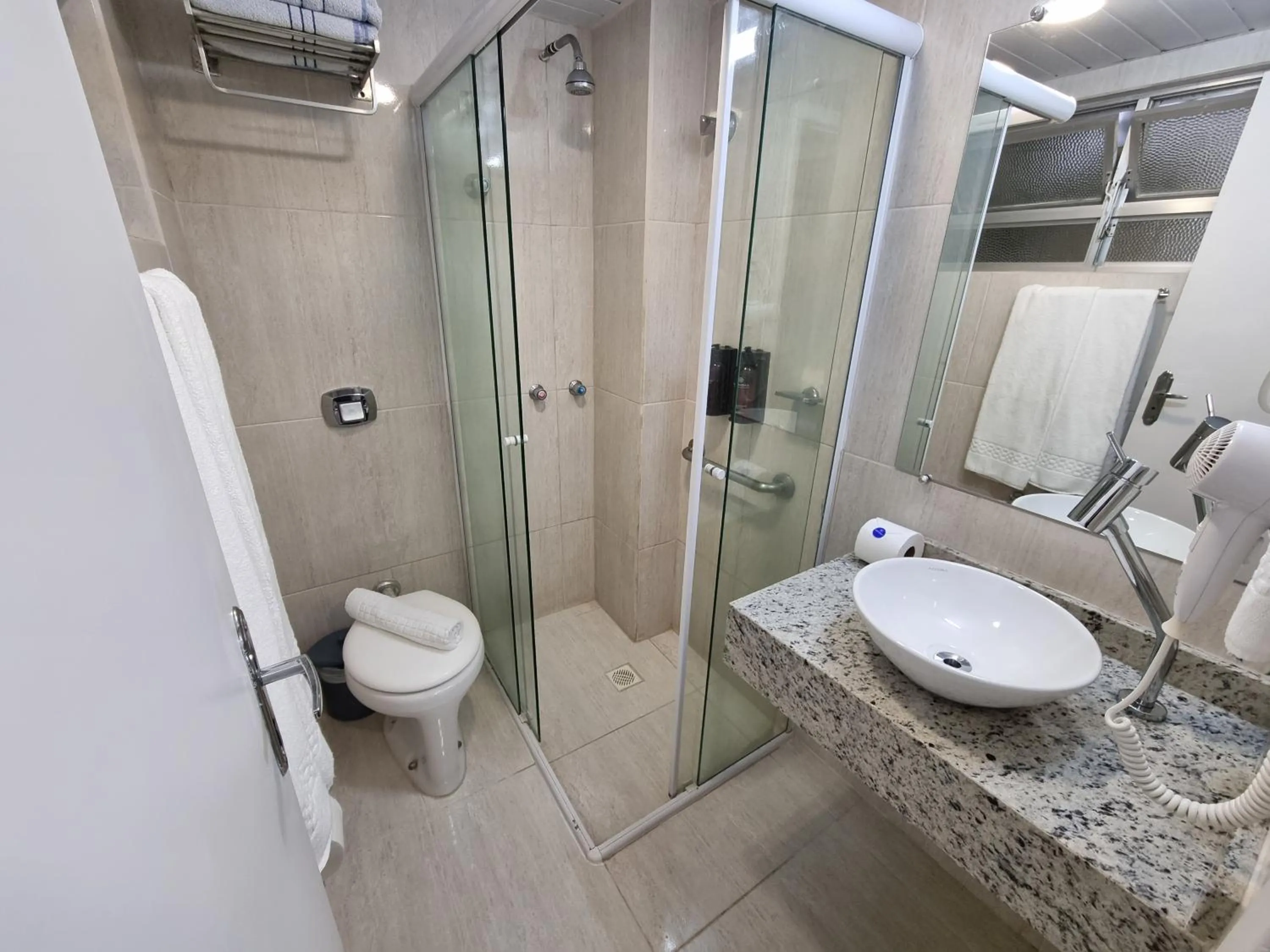 Shower in Marambaia Hotel e Convenções