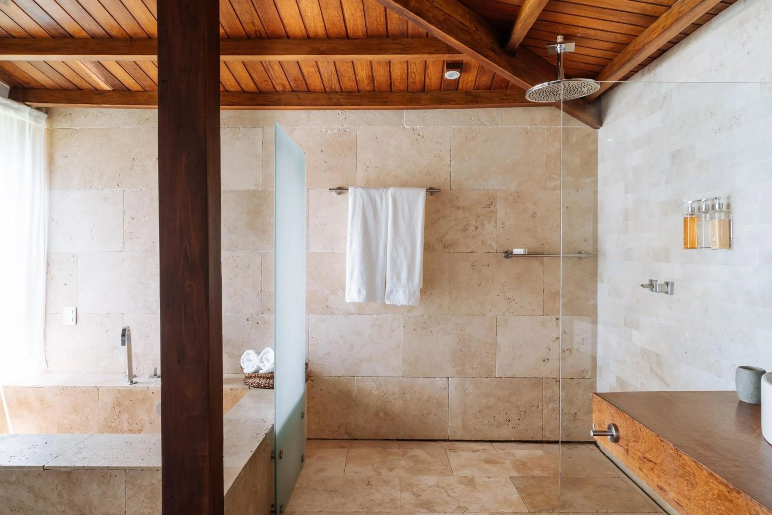 Shower in Vila Dos Orixás Boutique Hotel