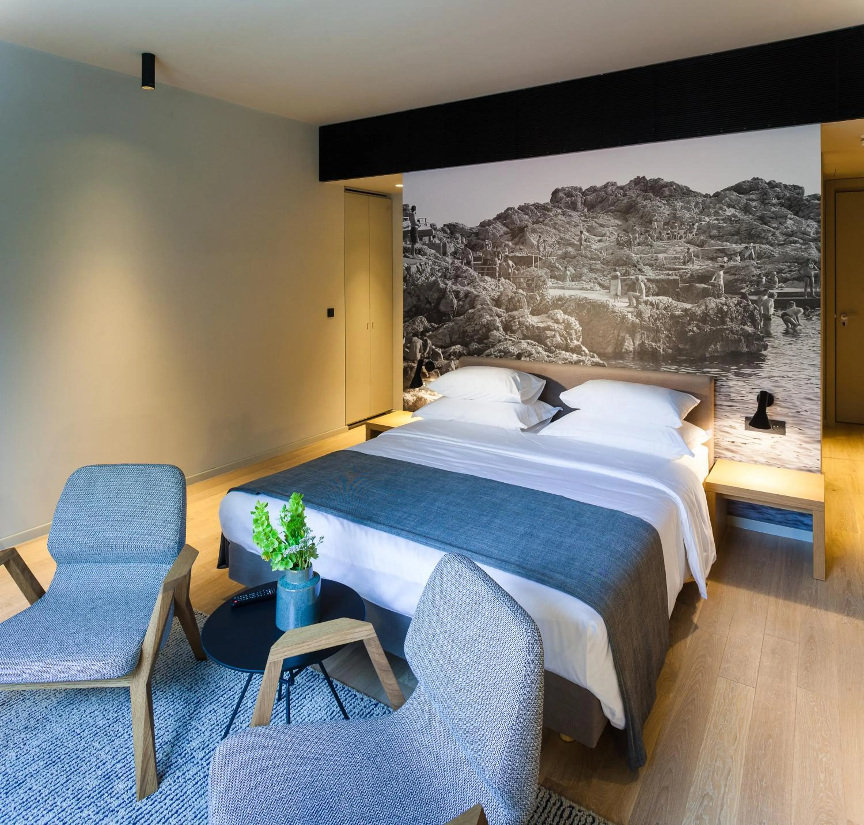 Bed in One Suite Hotel