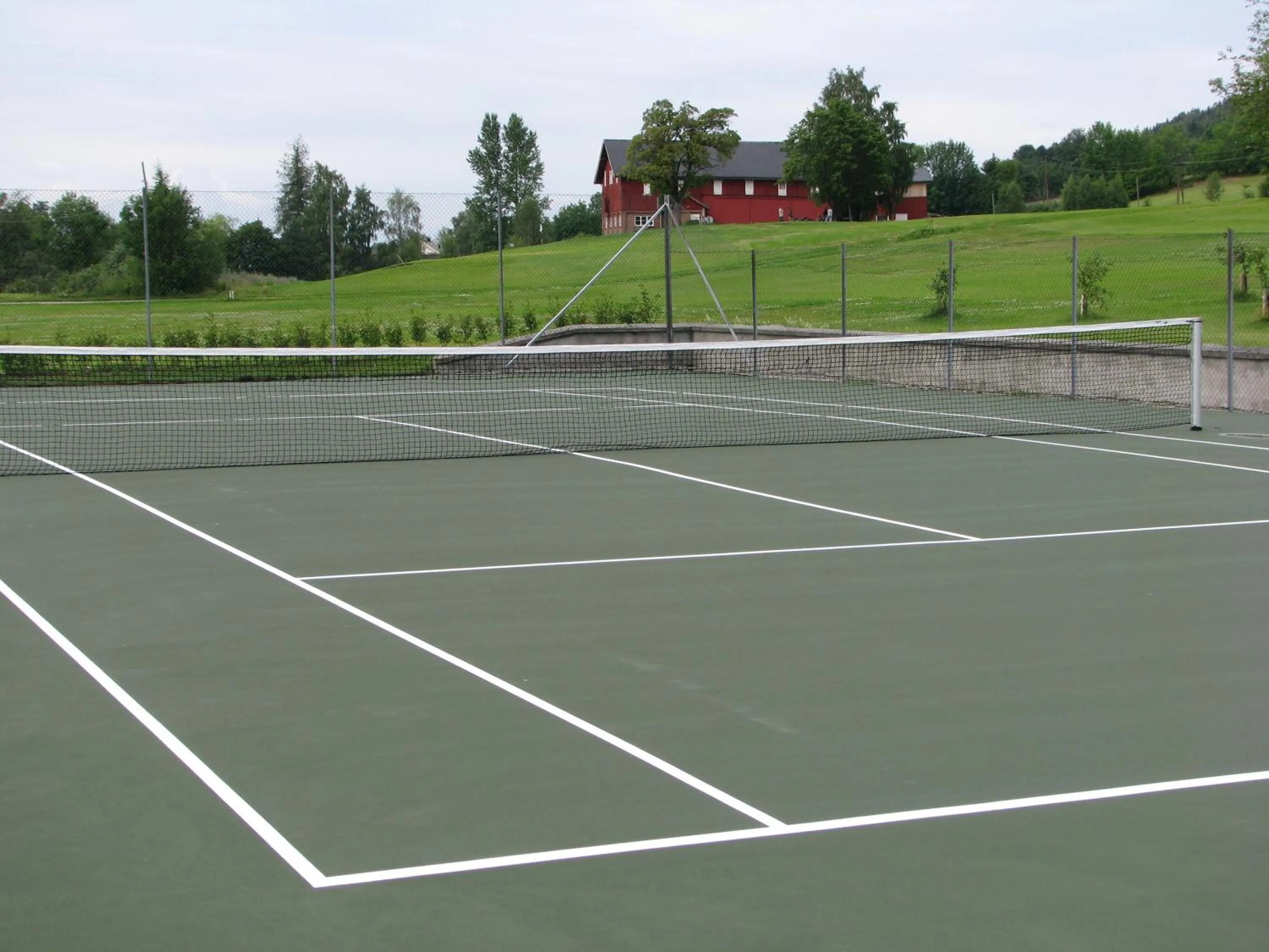 Tennis court in Tyrifjord Hotell